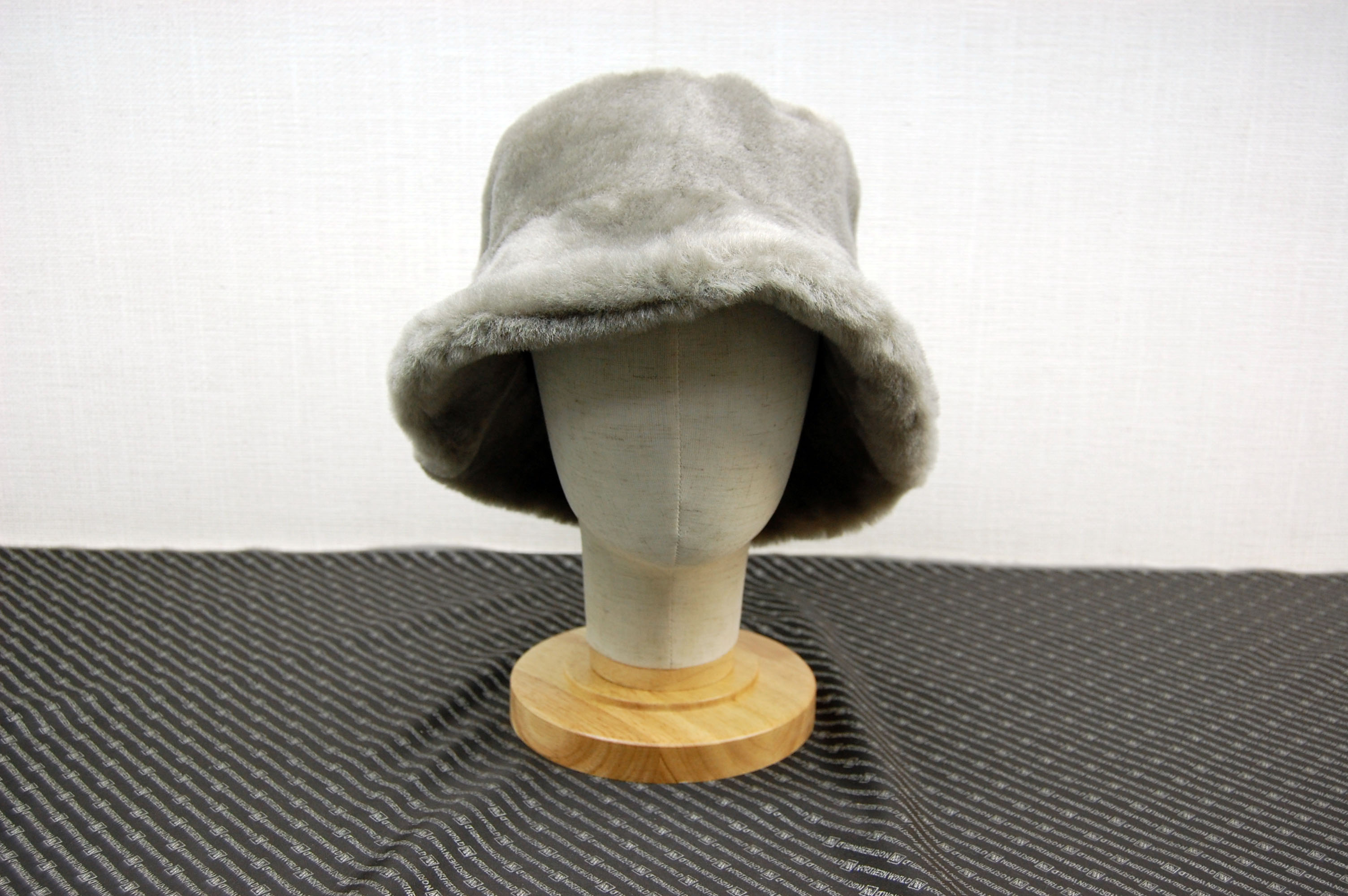 ムートン　バケットハットの画像