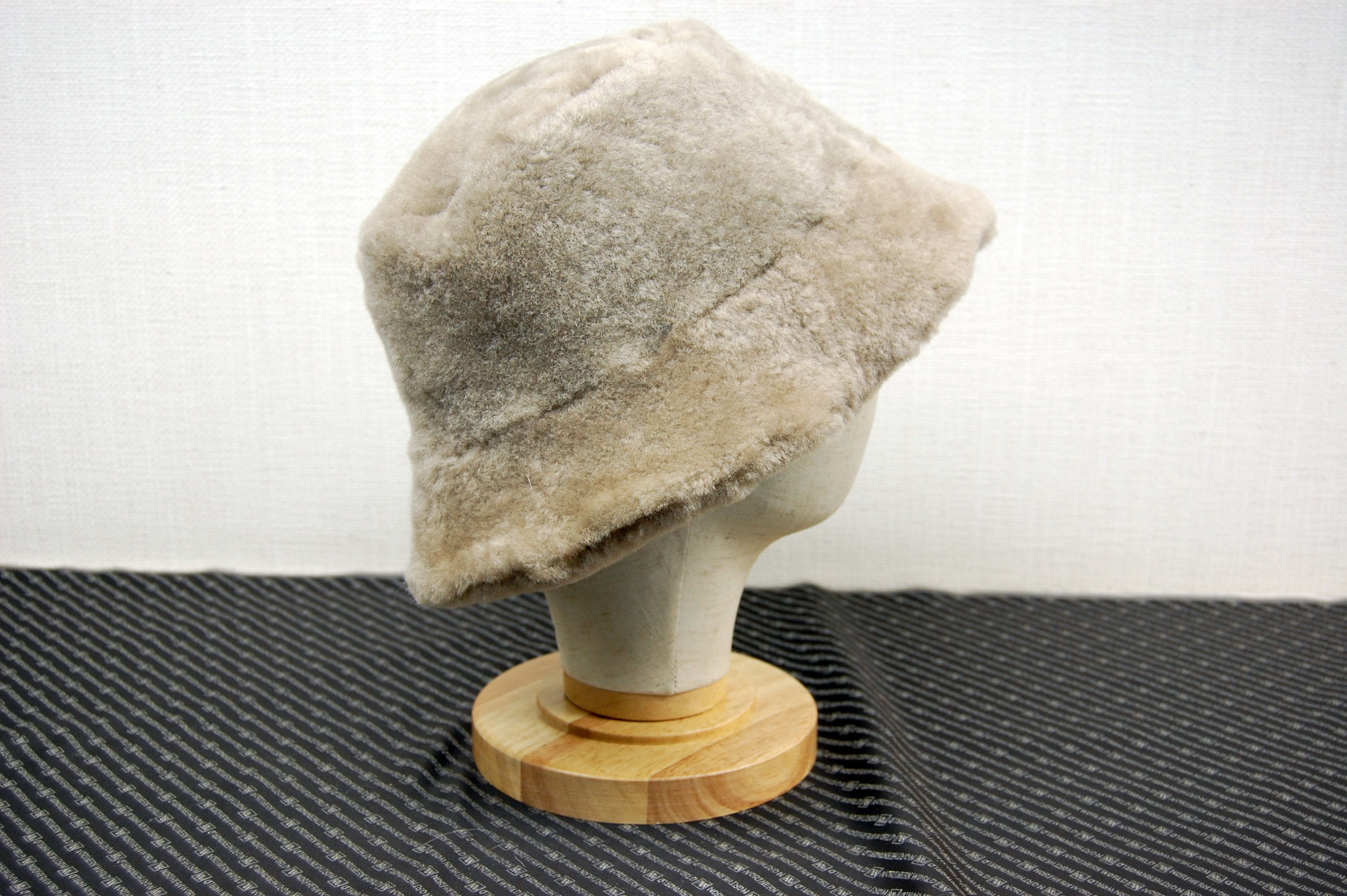 ムートン　バケットハットの画像