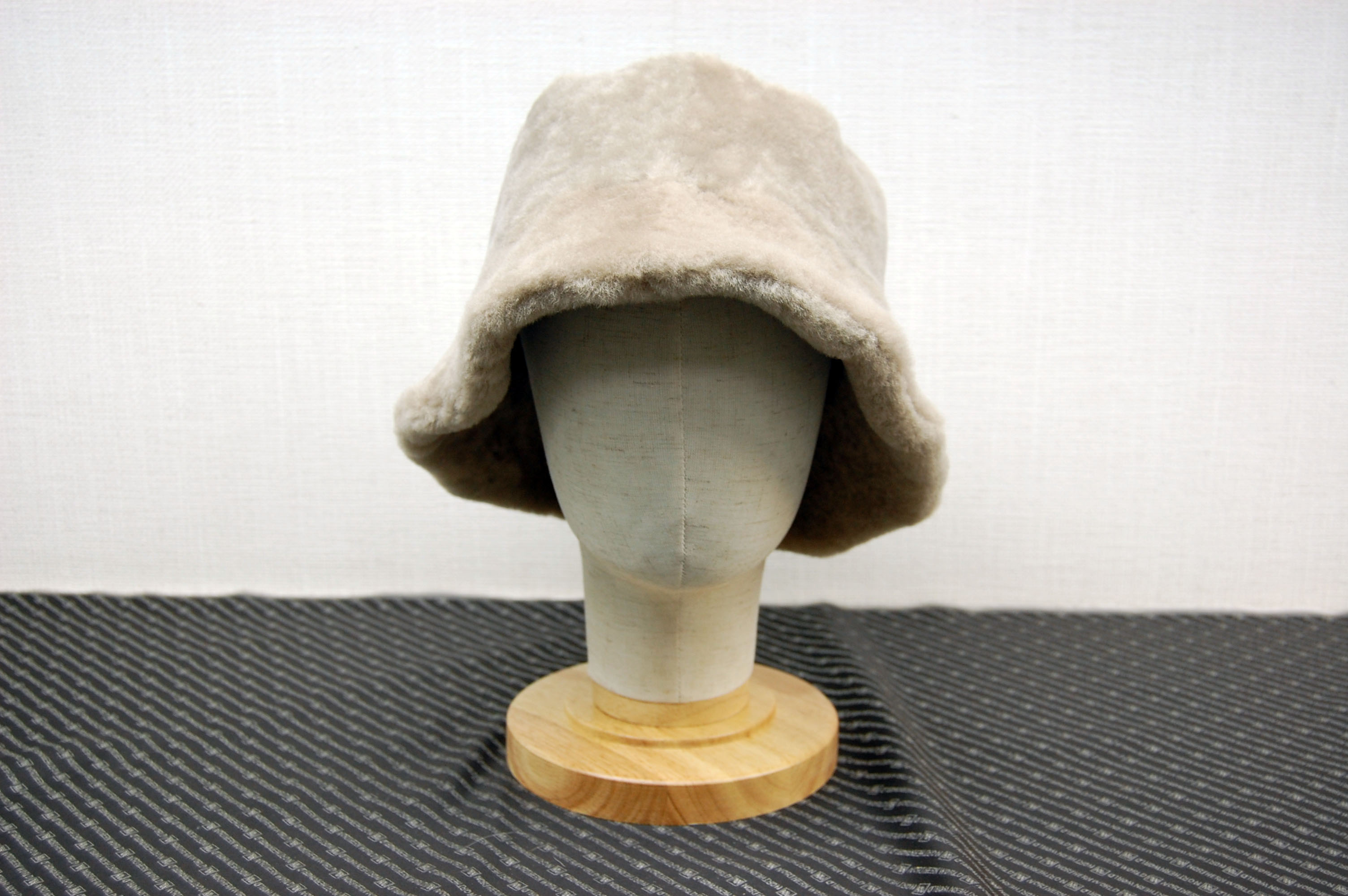 ムートン　バケットハットの画像