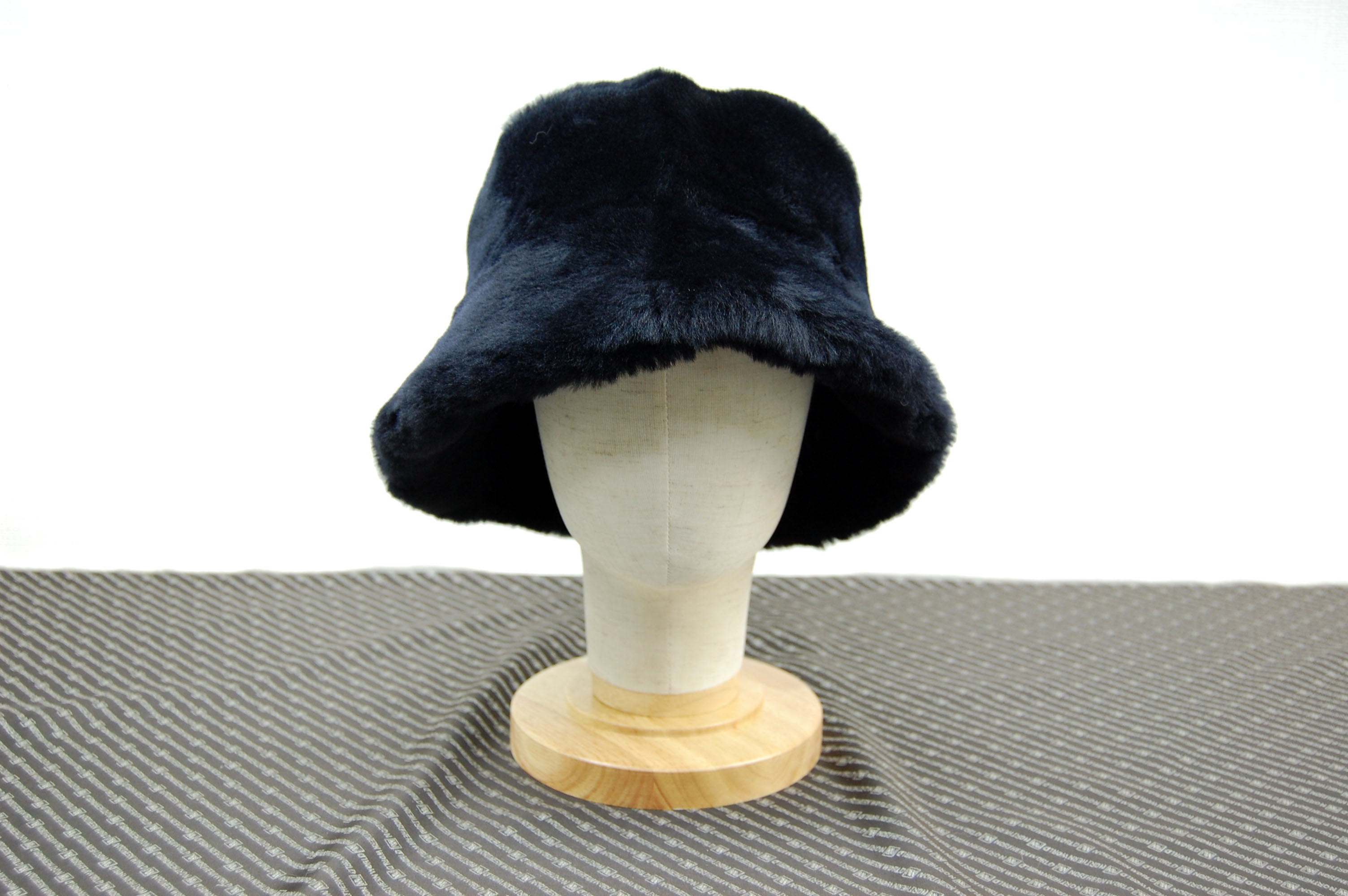 ムートン　バケットハットの画像