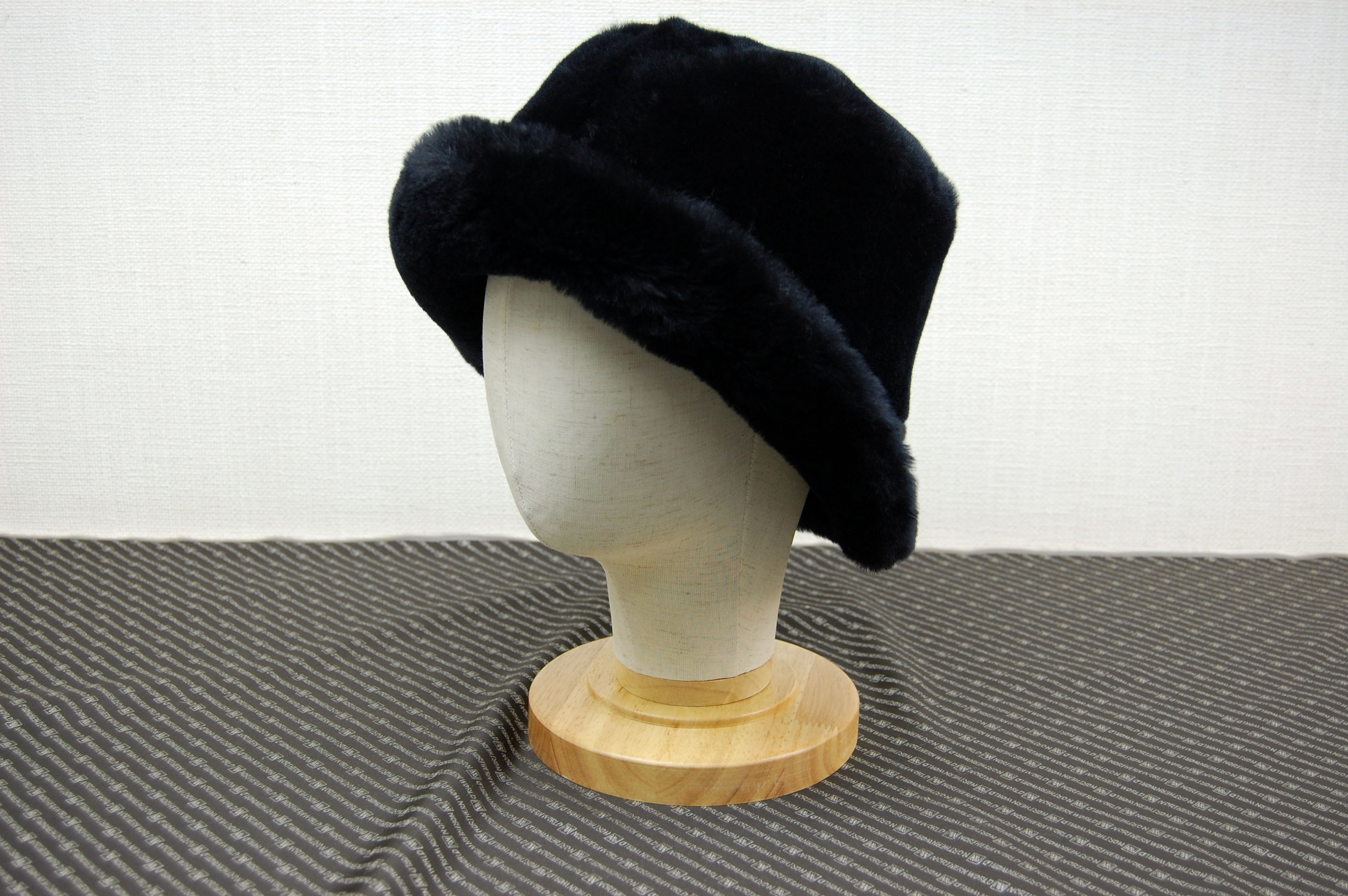 ムートン　バケットハットの画像