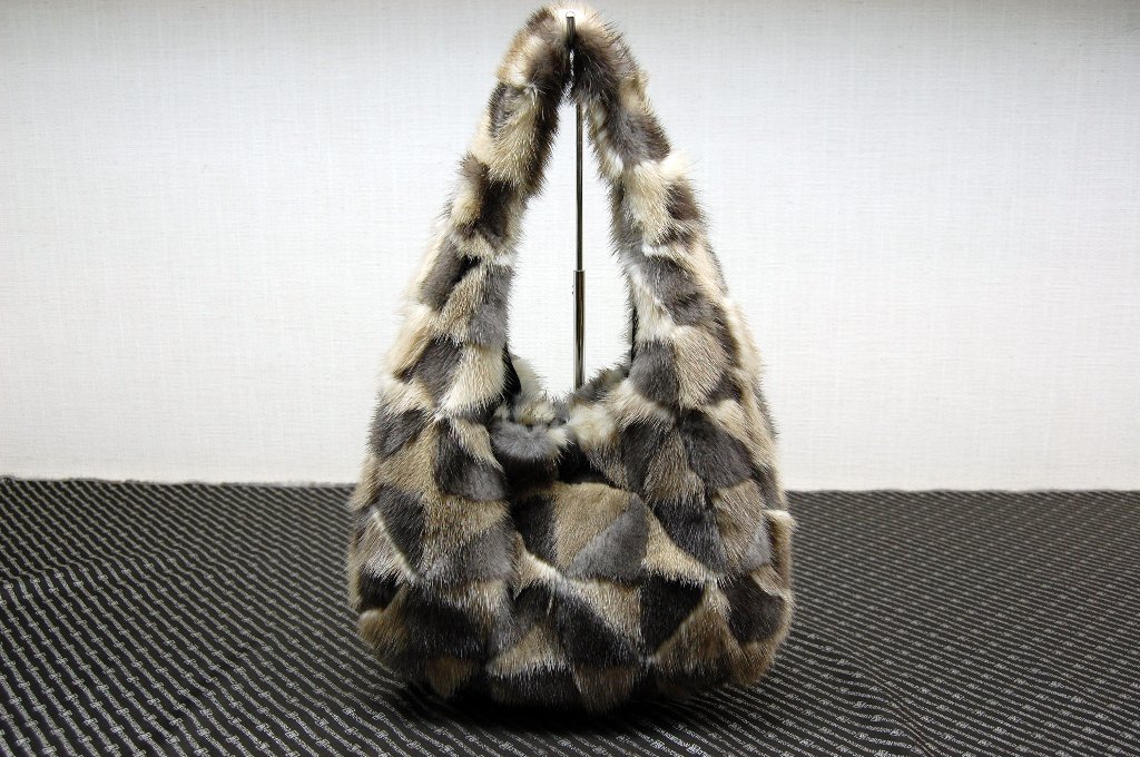 ミンク　丸型ハンドバッグの画像