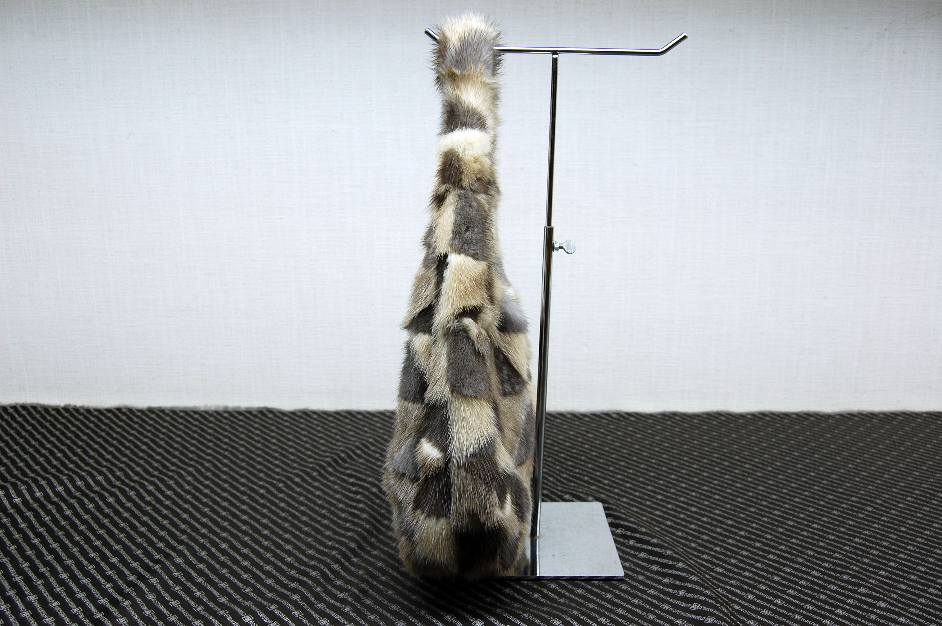 ミンク　丸型ハンドバッグの画像