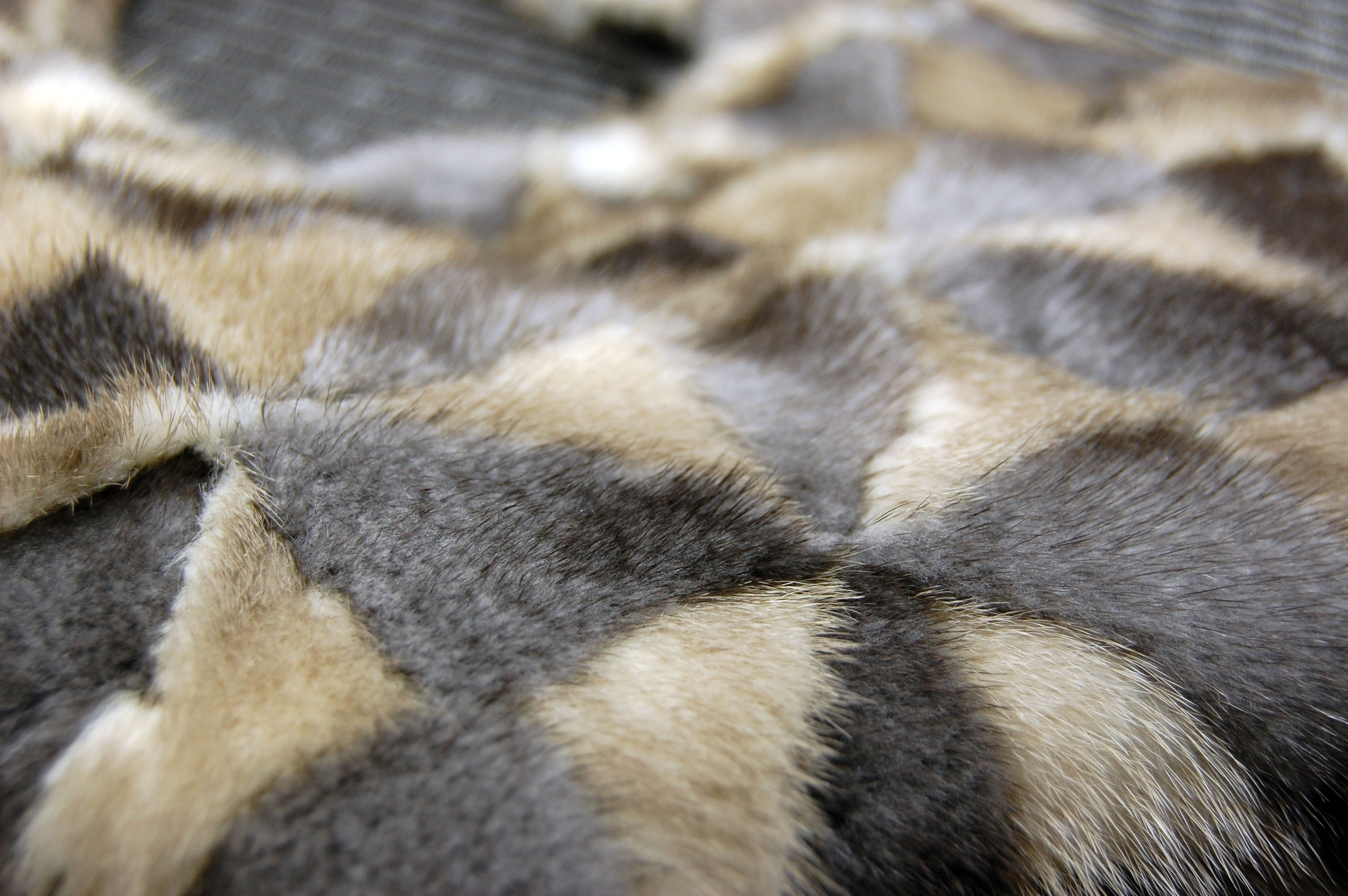 ミンク　丸型ハンドバッグの画像