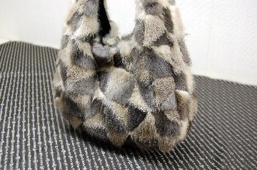 ミンク　丸型ハンドバッグの画像