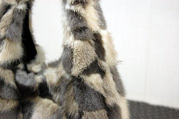 ミンク　丸型ハンドバッグの画像