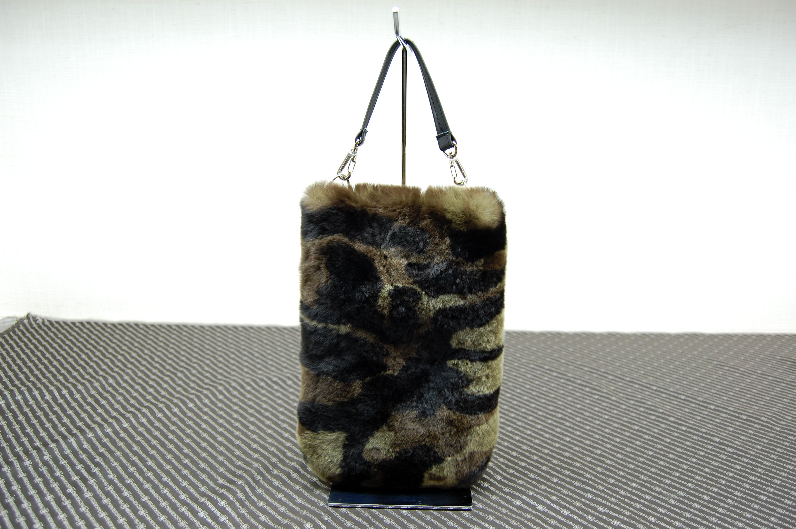 カモフラ柄レッキス　マチ無しミニバッグの画像