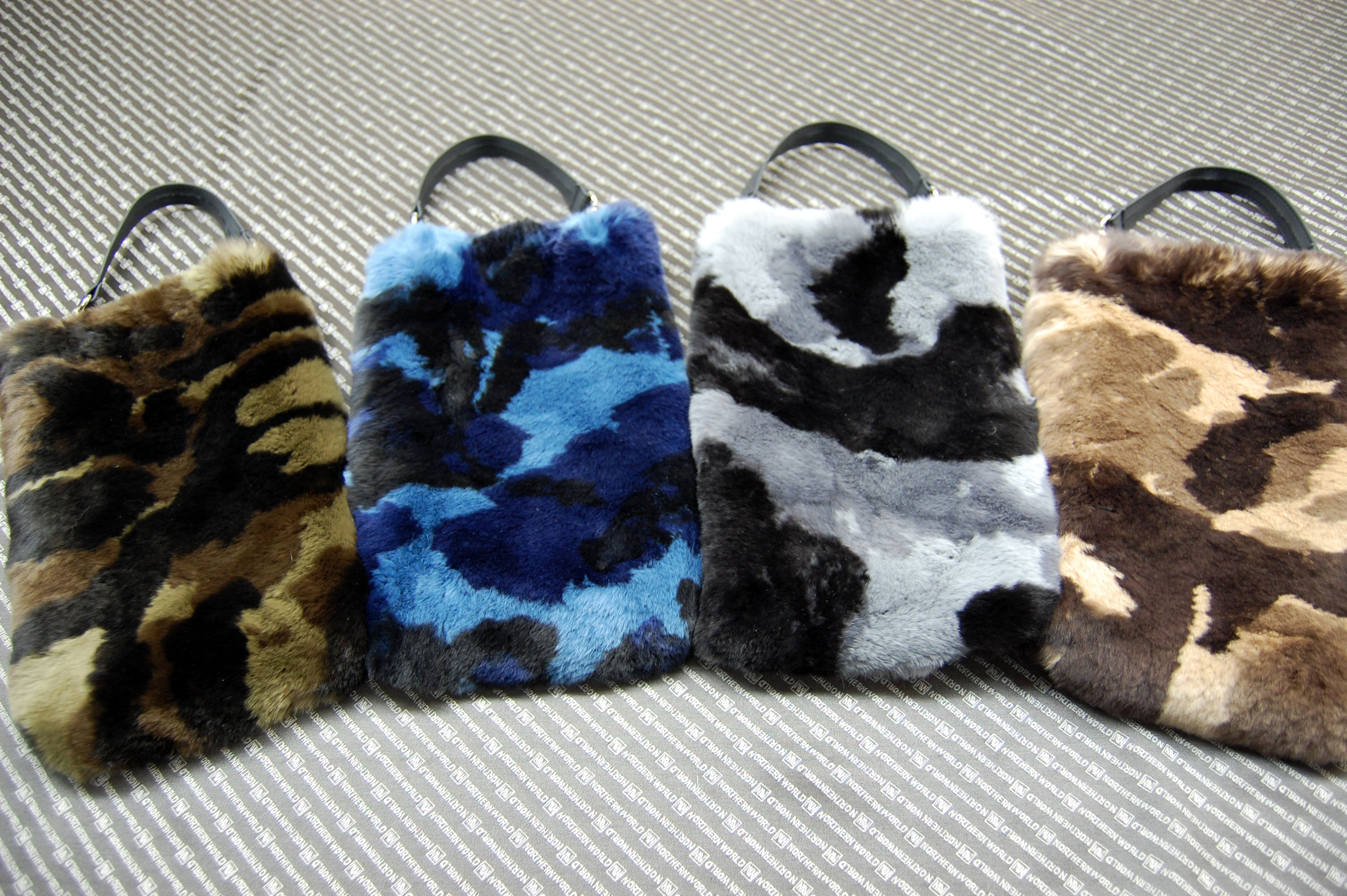 カモフラ柄レッキス　マチ無しミニバッグの画像