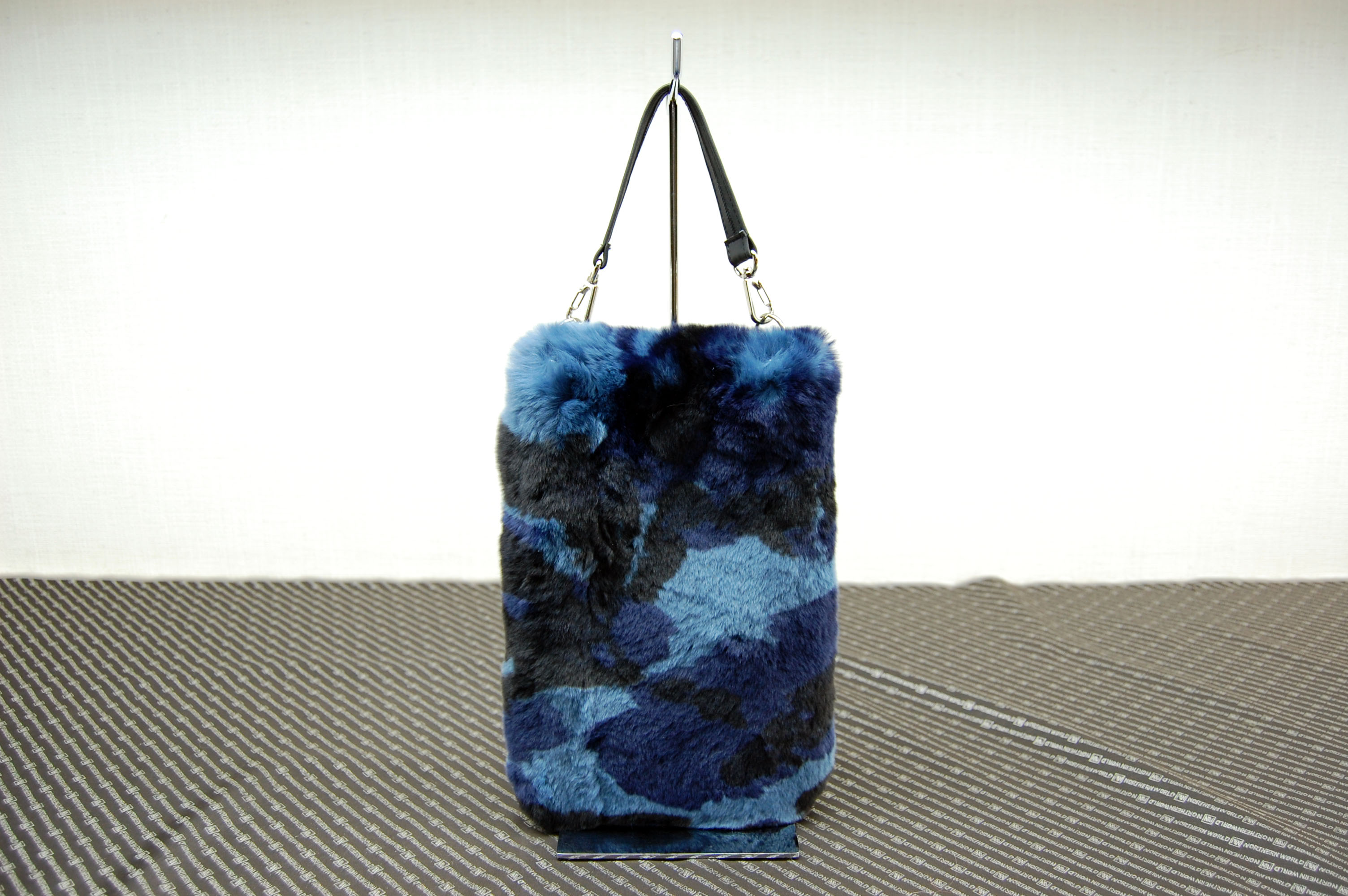 カモフラ柄レッキス　マチ無しミニバッグの画像