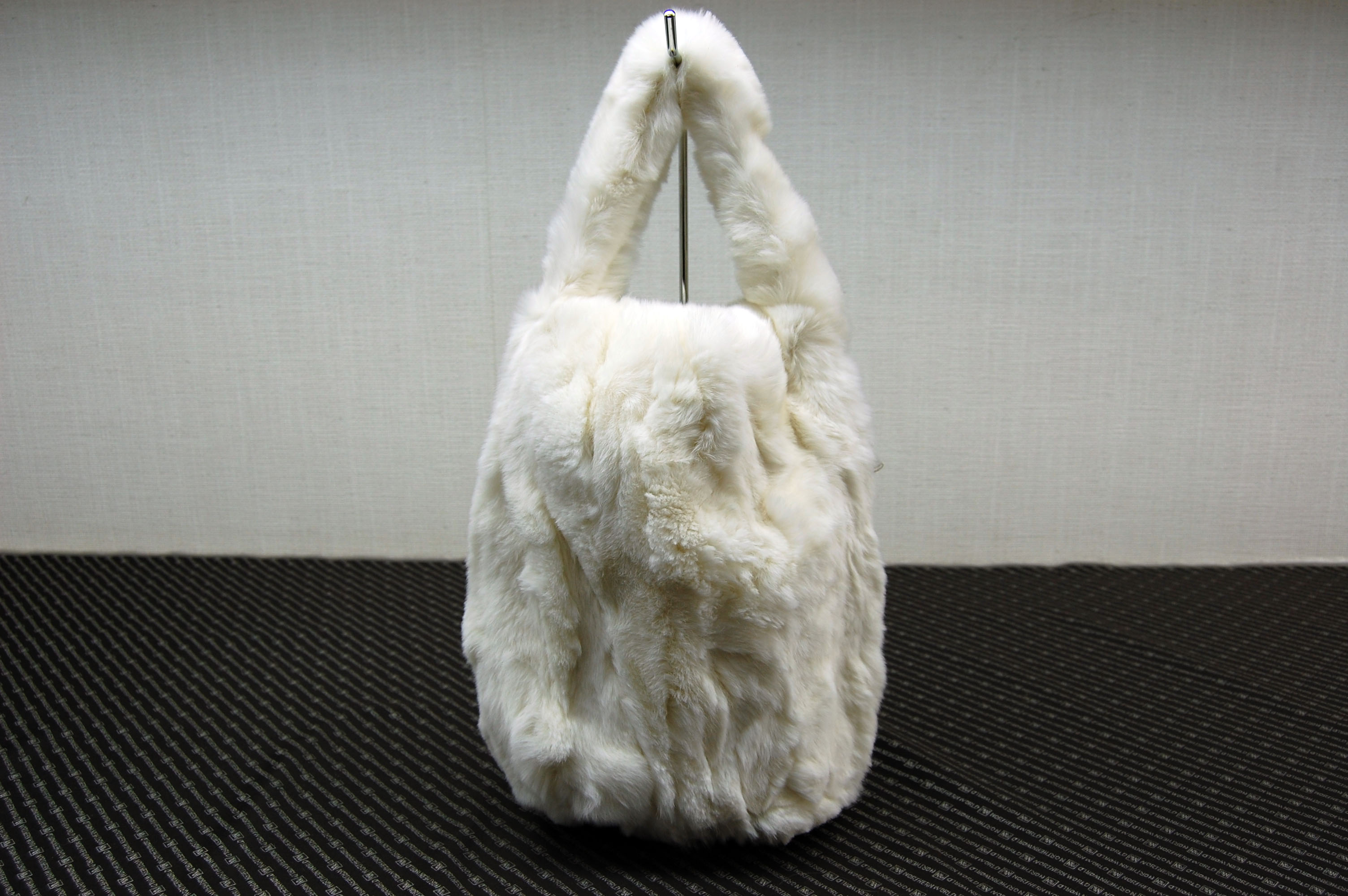 レッキスベリー　サイドファスナー縦型ハンドバッグの画像