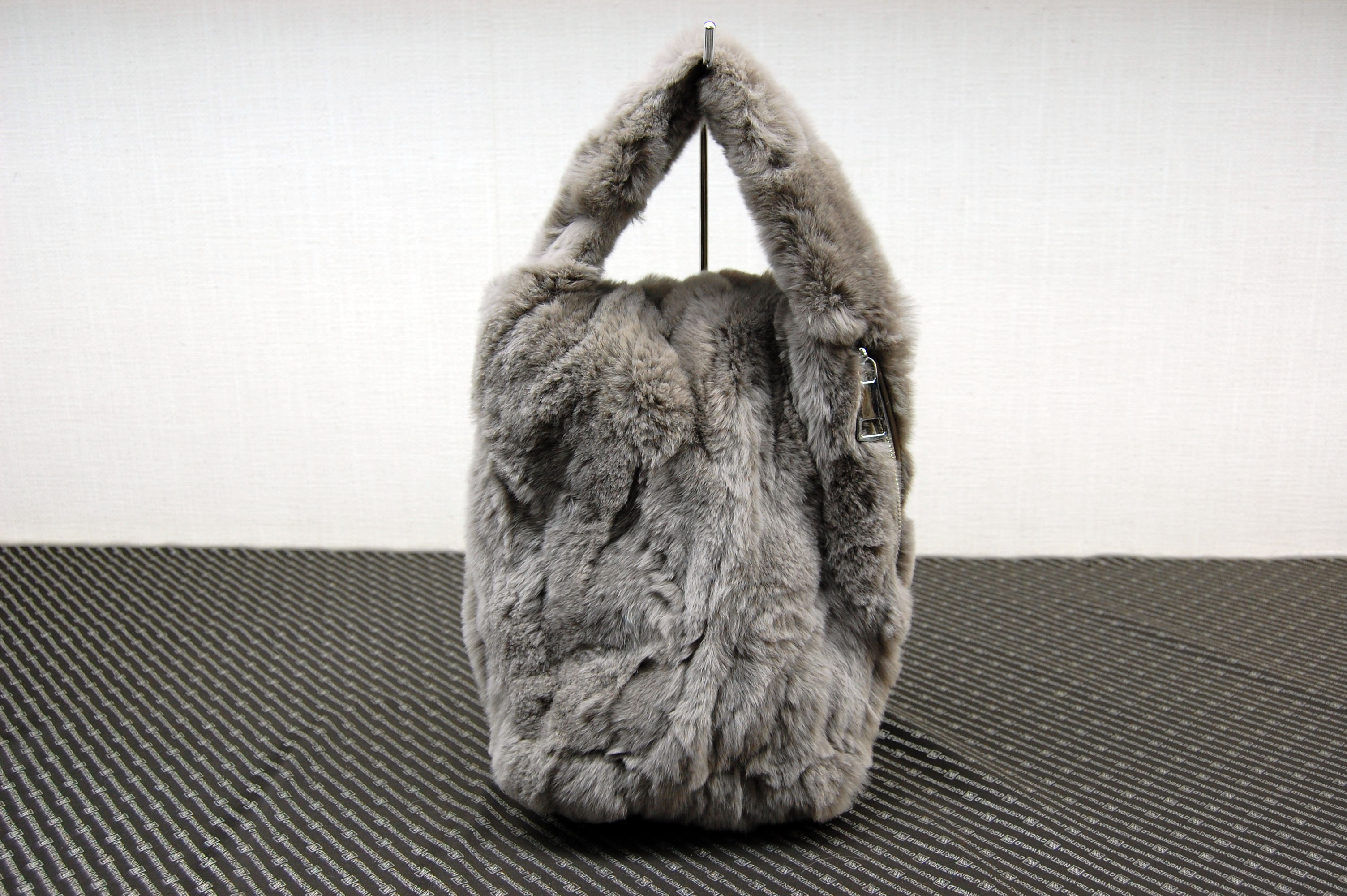 レッキスベリー　サイドファスナー縦型ハンドバッグの画像