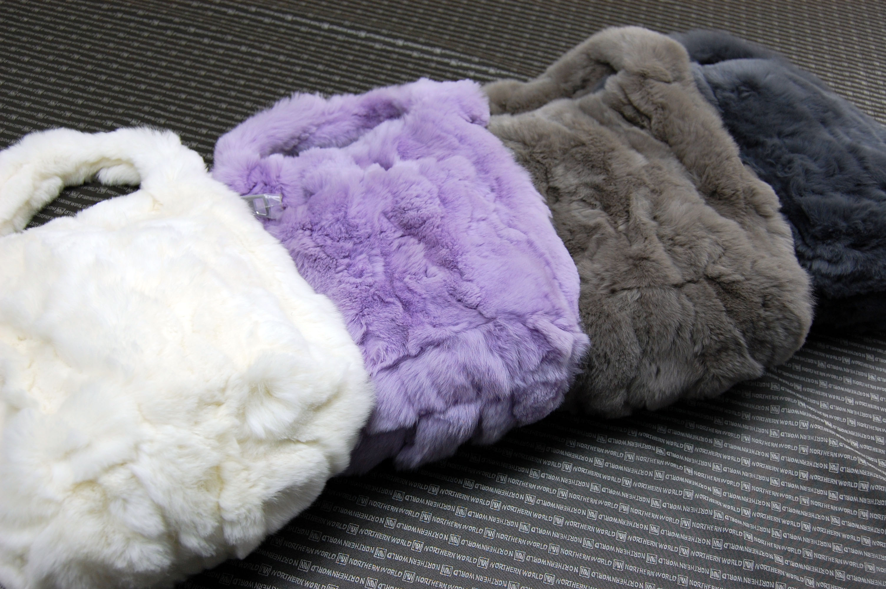 レッキスベリー　サイドファスナー縦型ハンドバッグの画像