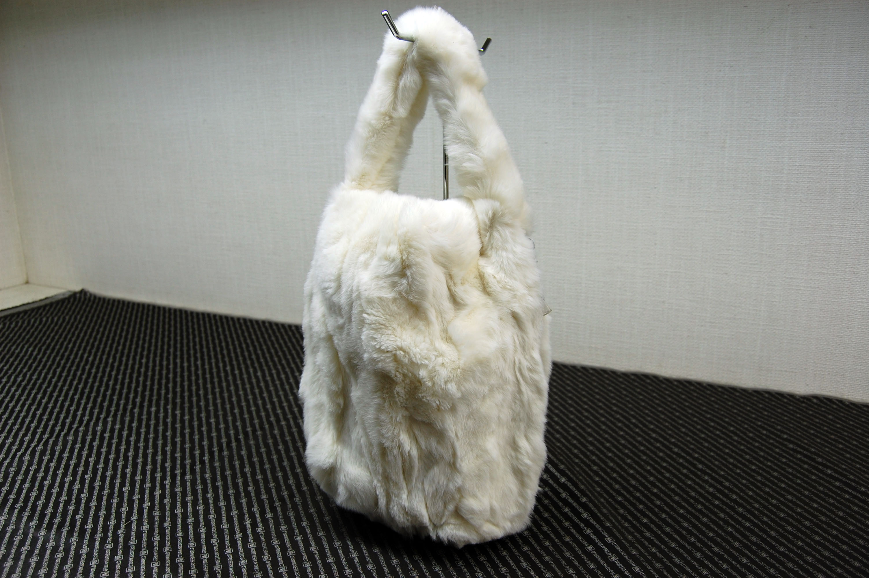 レッキスベリー　サイドファスナー縦型ハンドバッグの画像