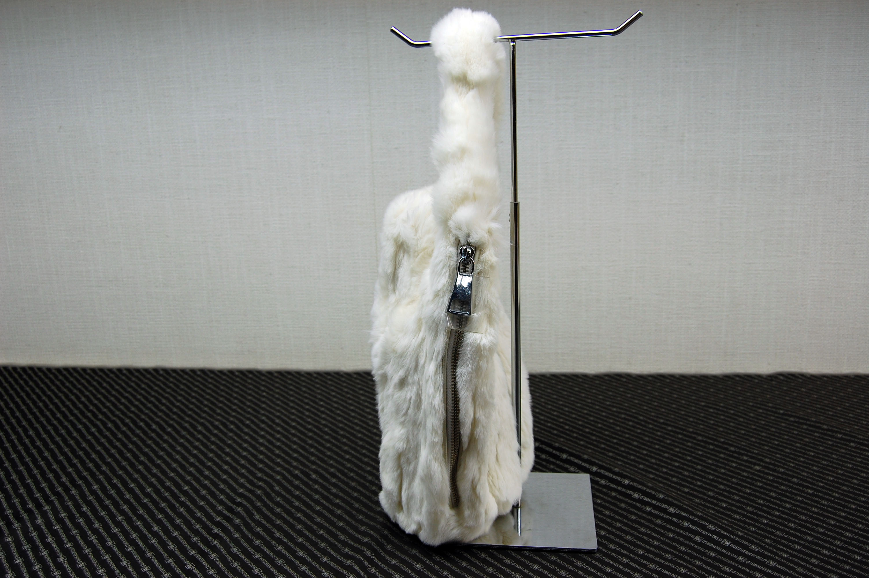 レッキスベリー　サイドファスナー縦型ハンドバッグの画像