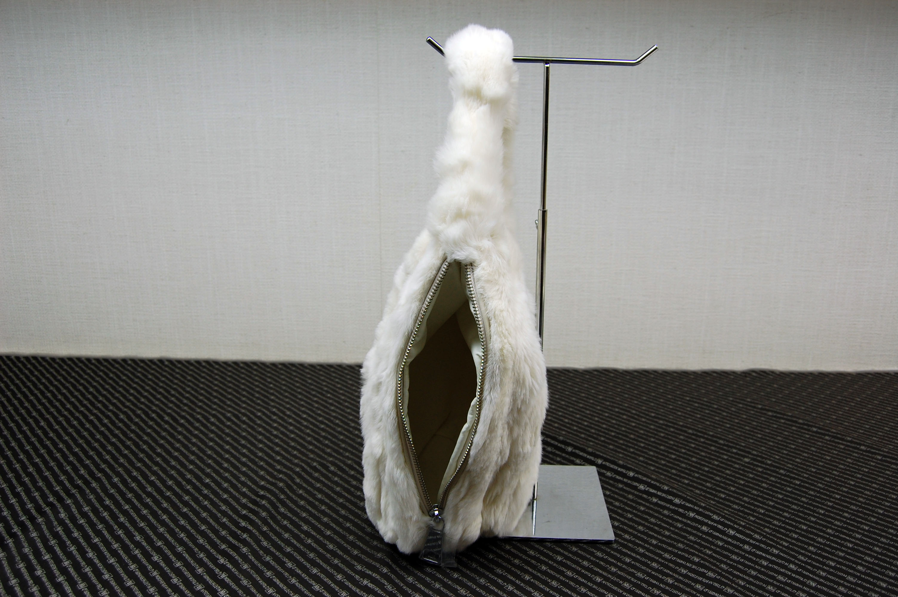 レッキスベリー　サイドファスナー縦型ハンドバッグの画像