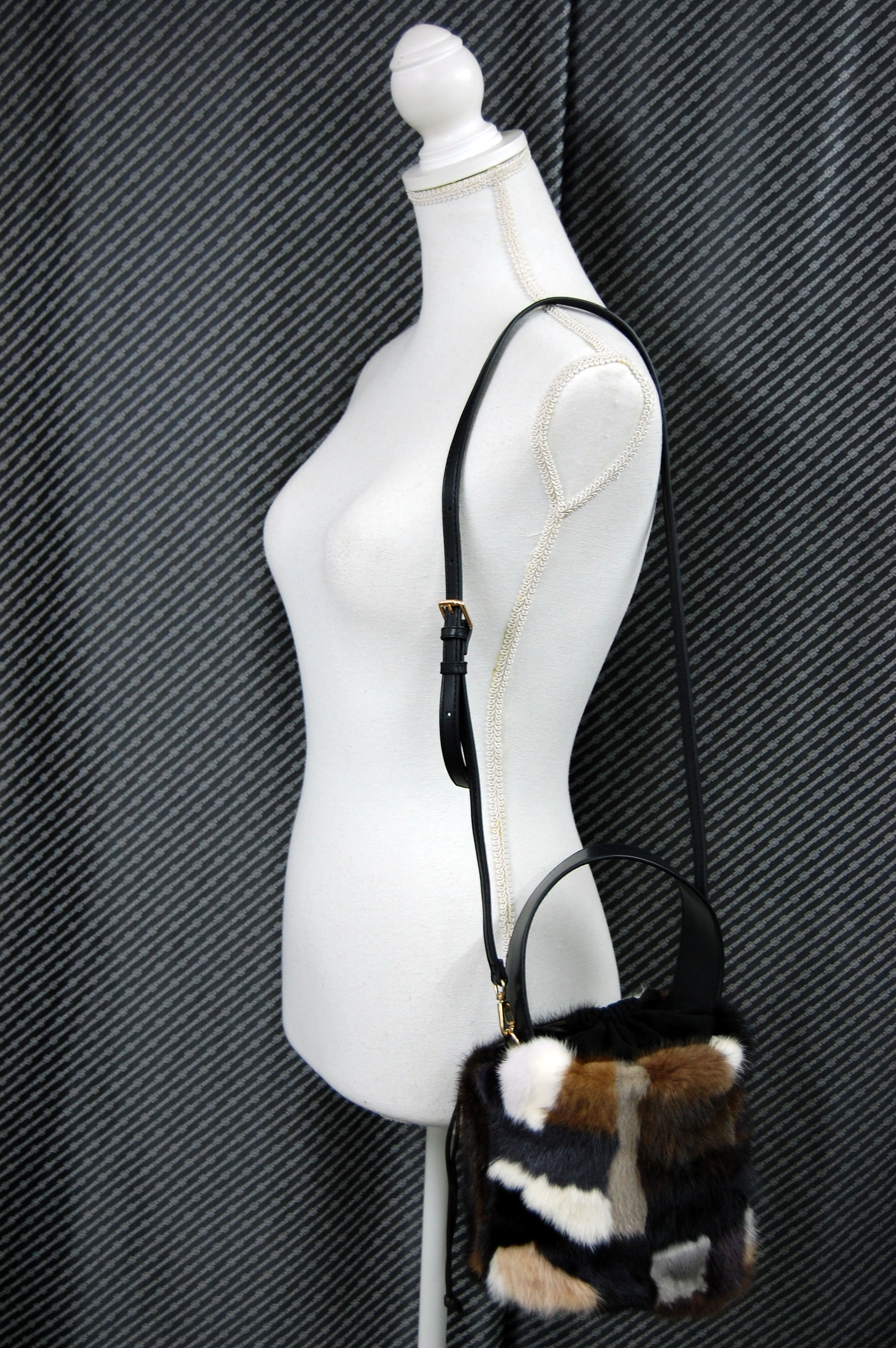 ミンク　丸底巾着ミニトートバッグの画像