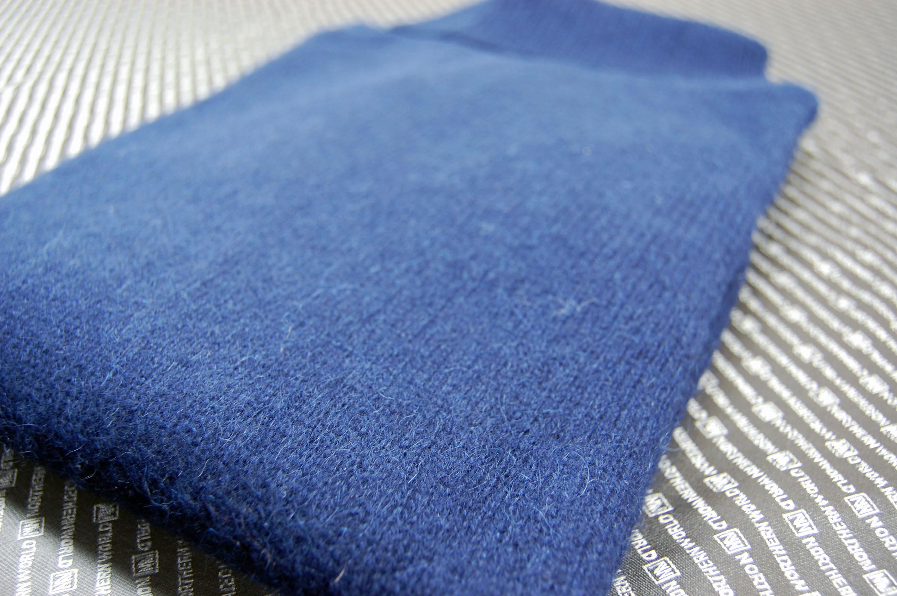 カシミヤ100％　タートルネックセーターの画像