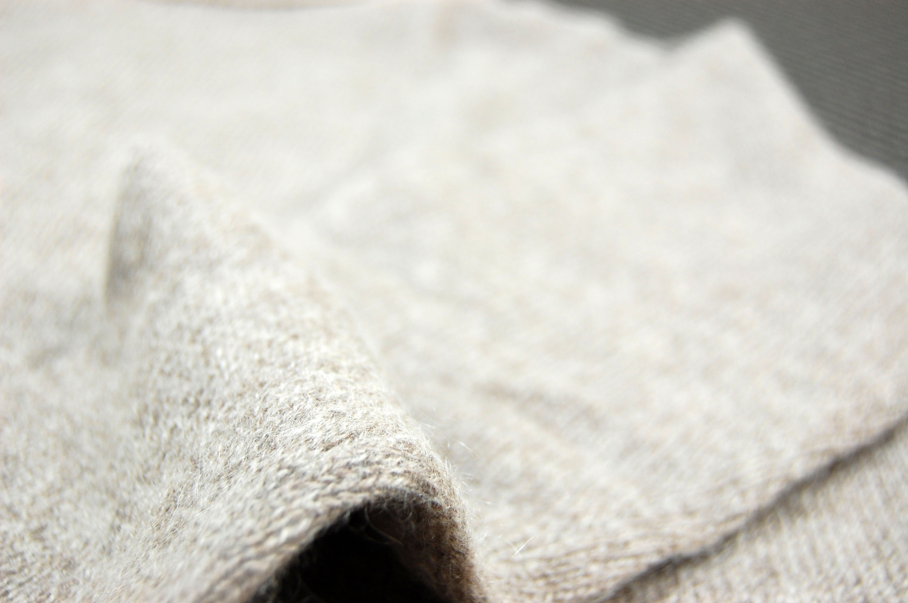 カシミヤ100％　タートルネックセーターの画像