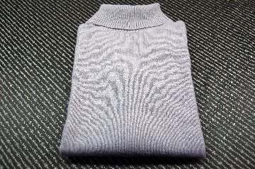 カシミヤ100％　タートルネックセーターの画像