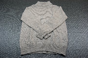 カシミヤ100％　タートルネックセーターの画像