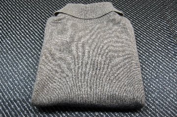 カシミヤ100％　タートルネックセーターの画像
