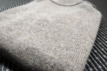 カシミヤ100％　タートルネックセーターの画像