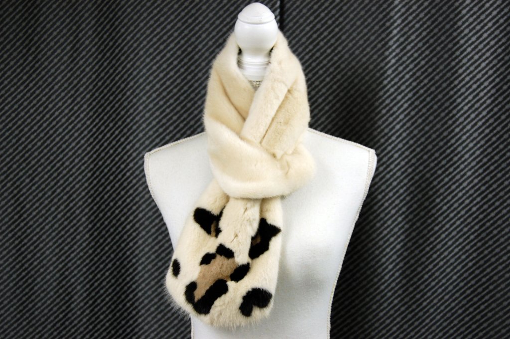 ミンク　インターシャマフラーの画像