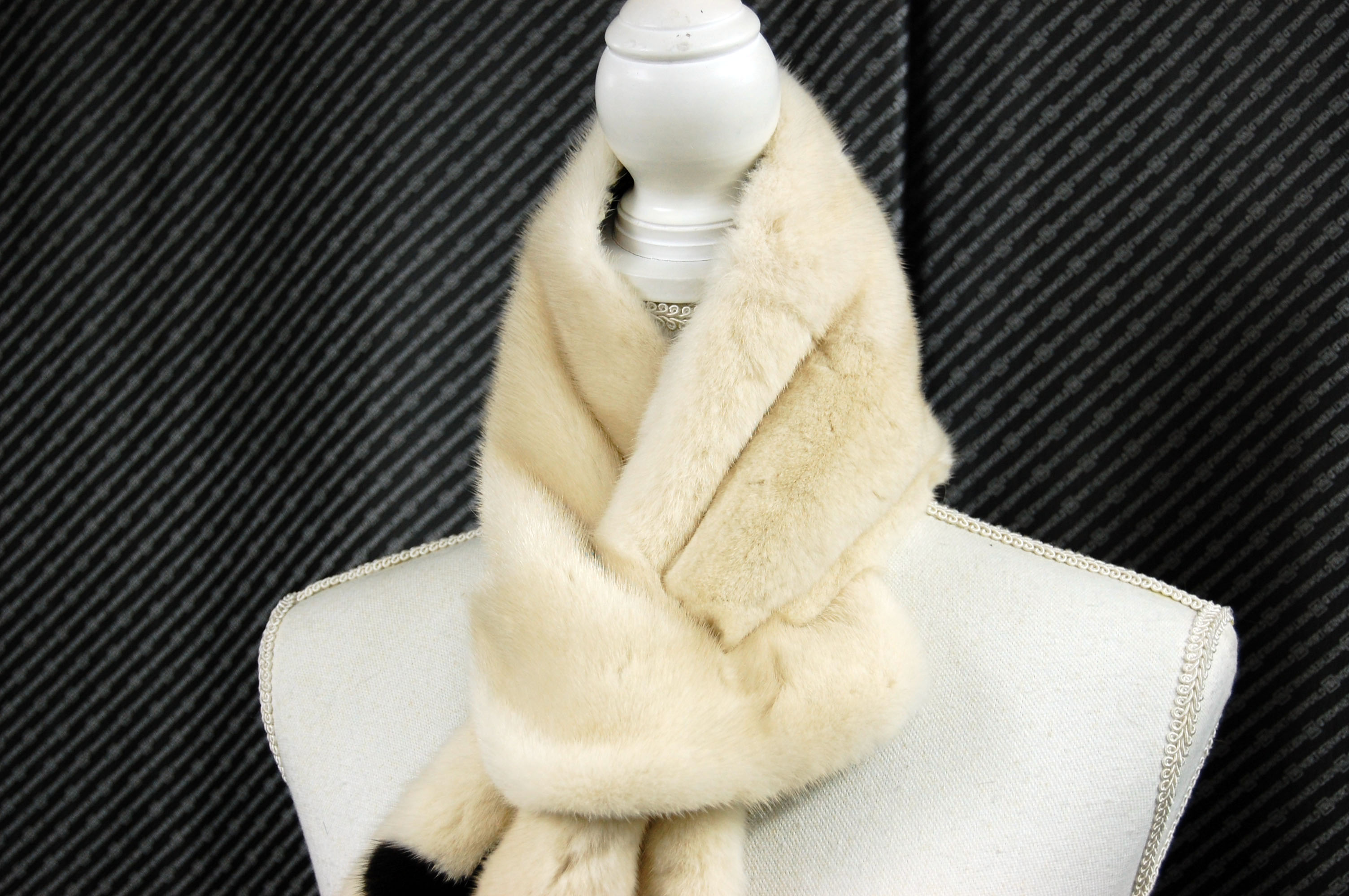 ミンク　インターシャマフラーの画像