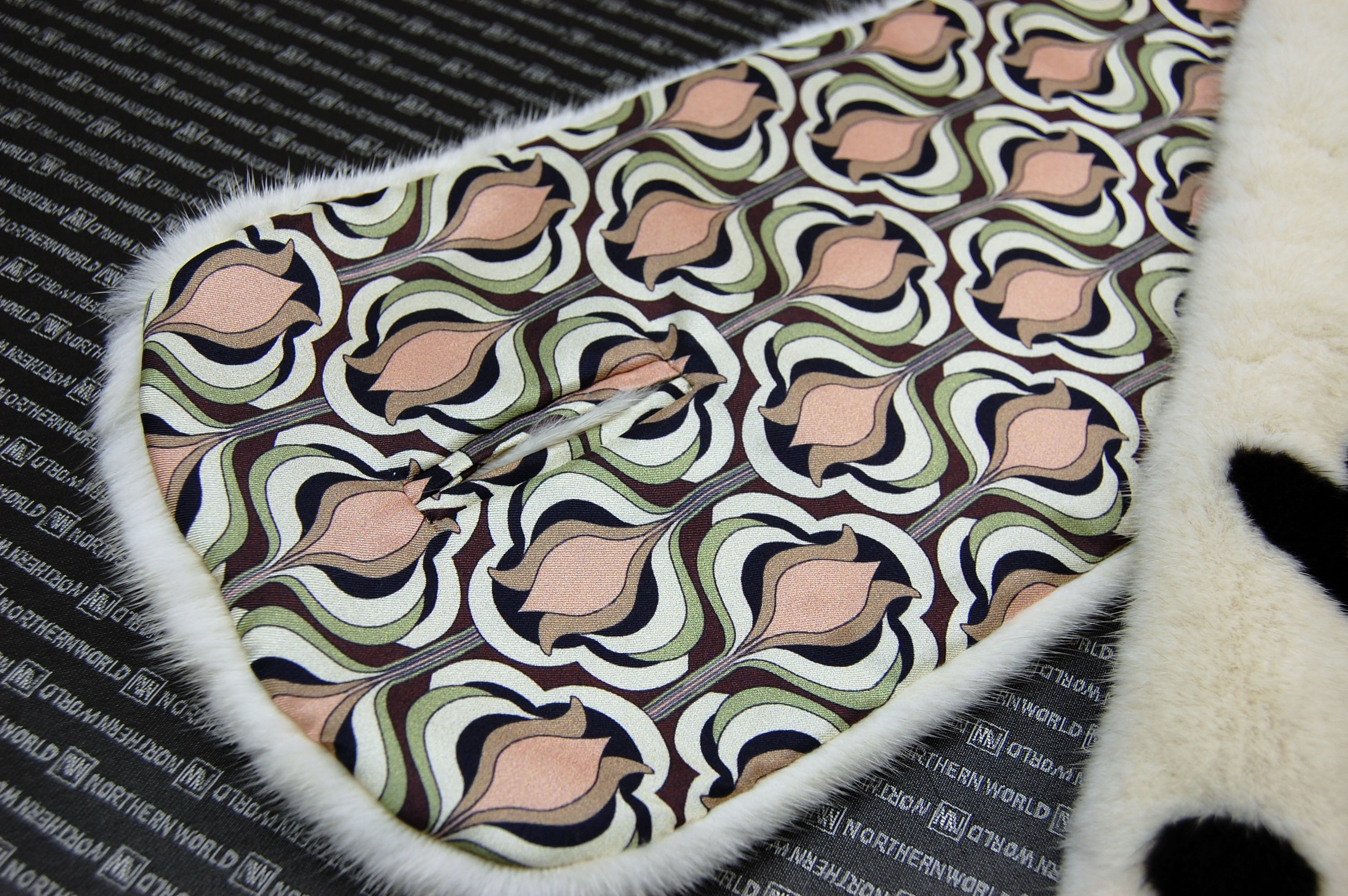 ミンク　インターシャマフラーの画像