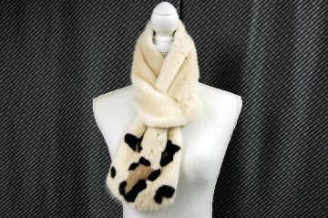 ミンク　インターシャマフラーの画像