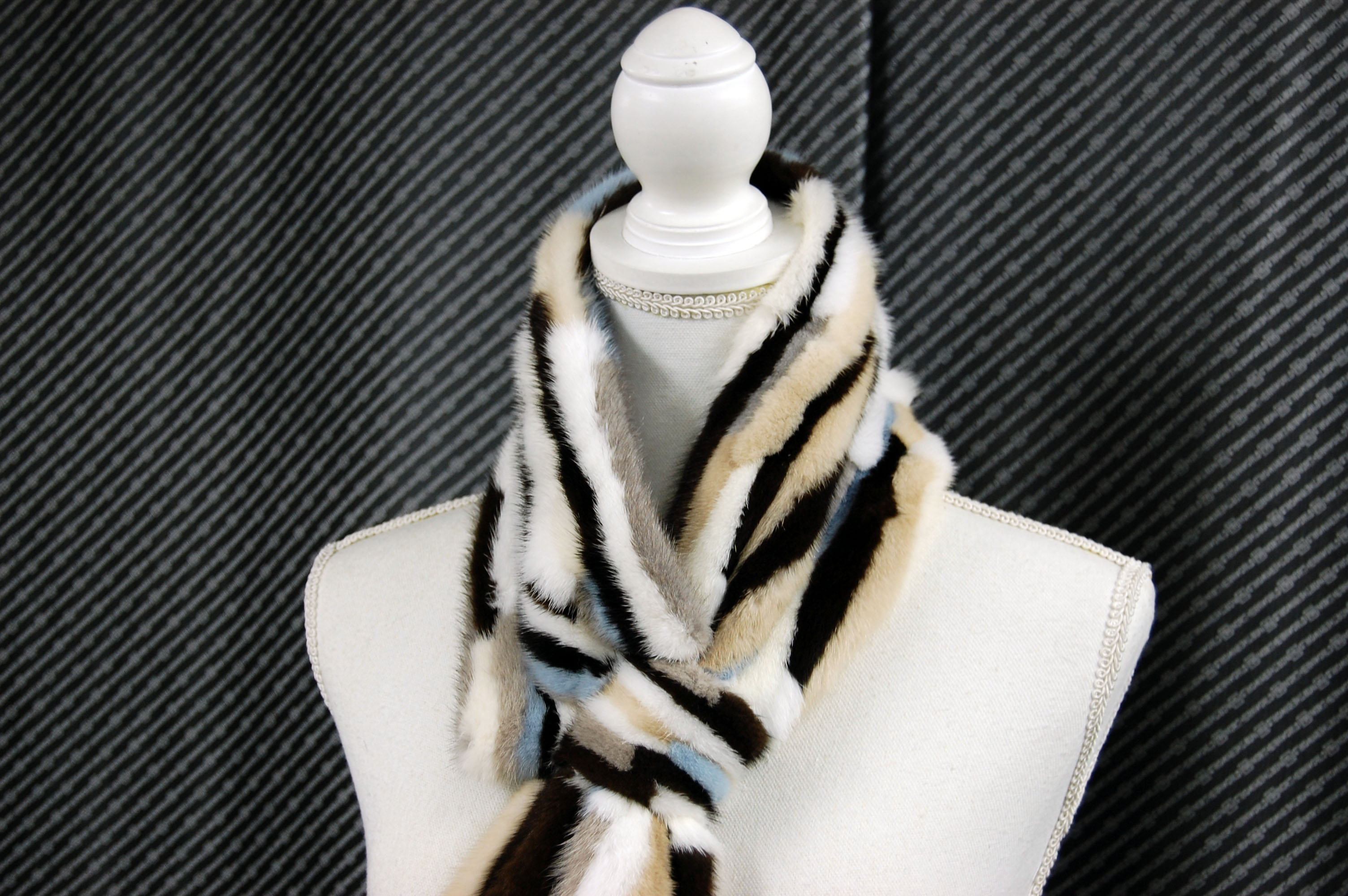 マルチカラーミンク　パッチワークマフラーの画像