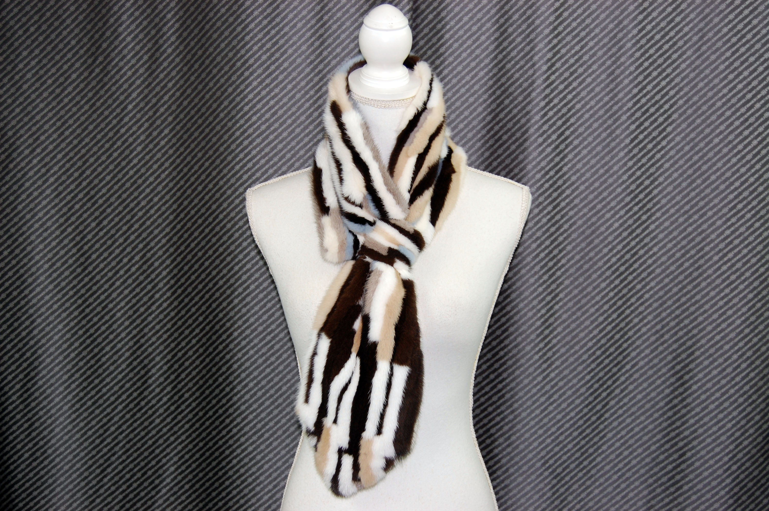 マルチカラーミンク　パッチワークマフラーの画像