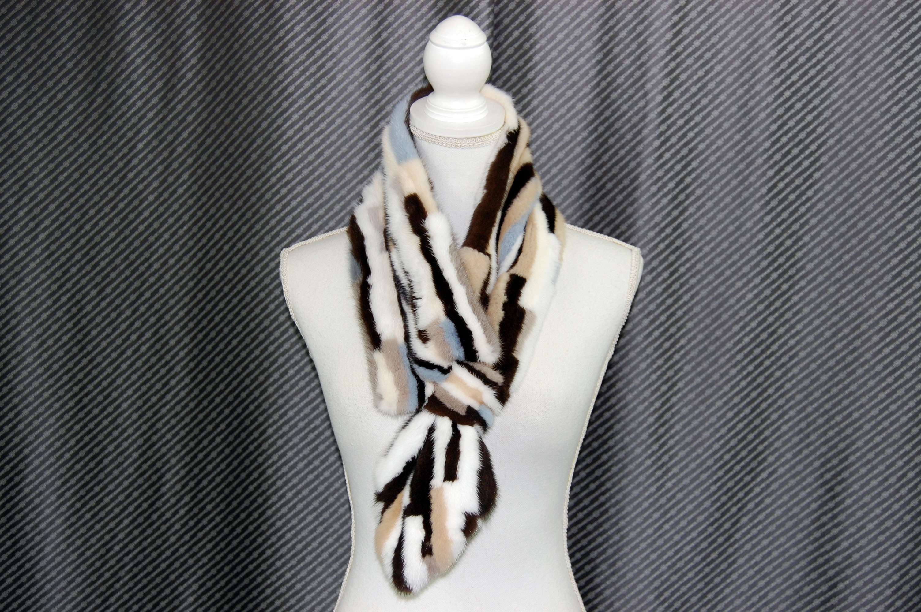 マルチカラーミンク　パッチワークマフラーの画像