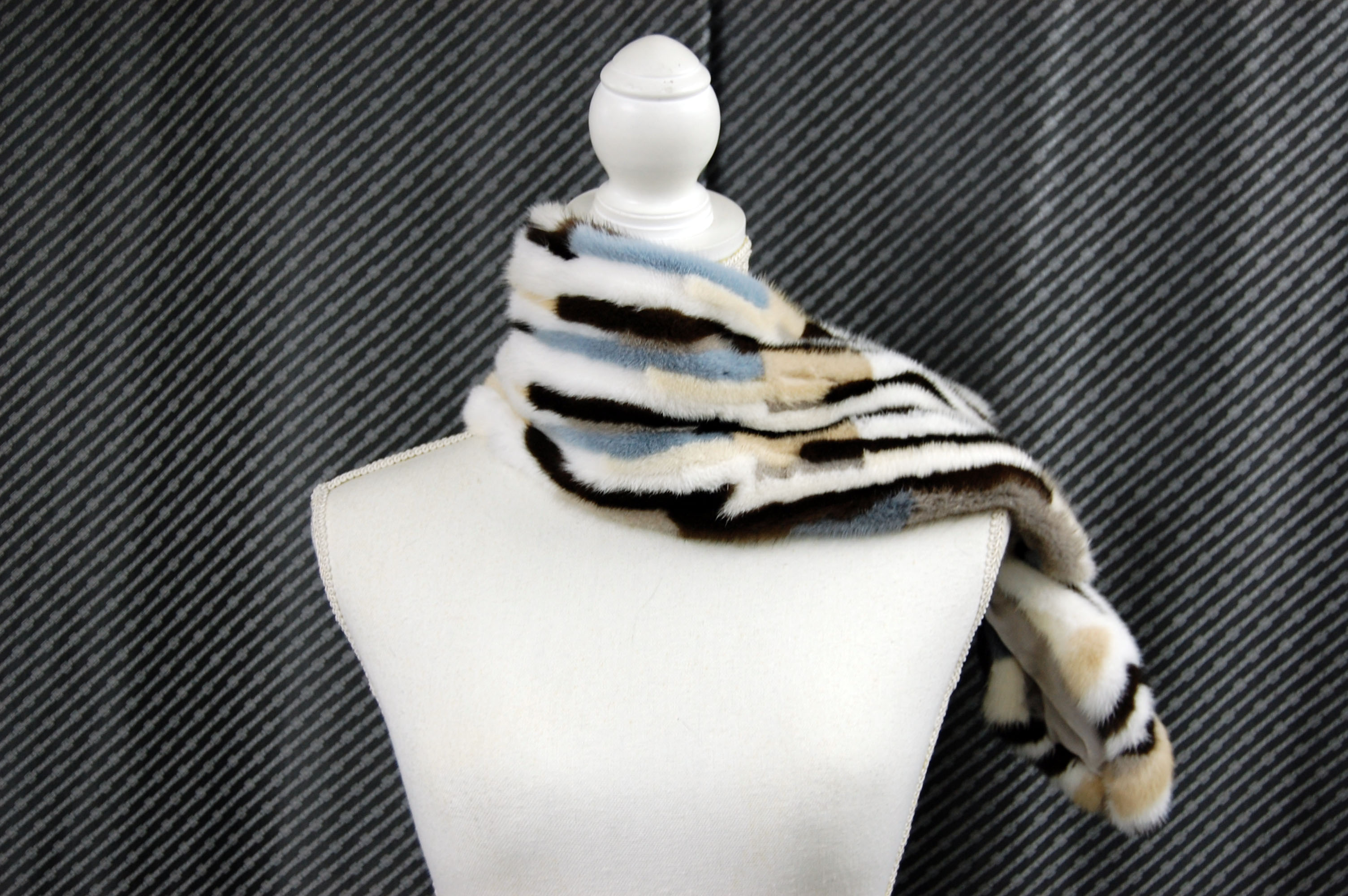 マルチカラーミンク　パッチワークマフラーの画像