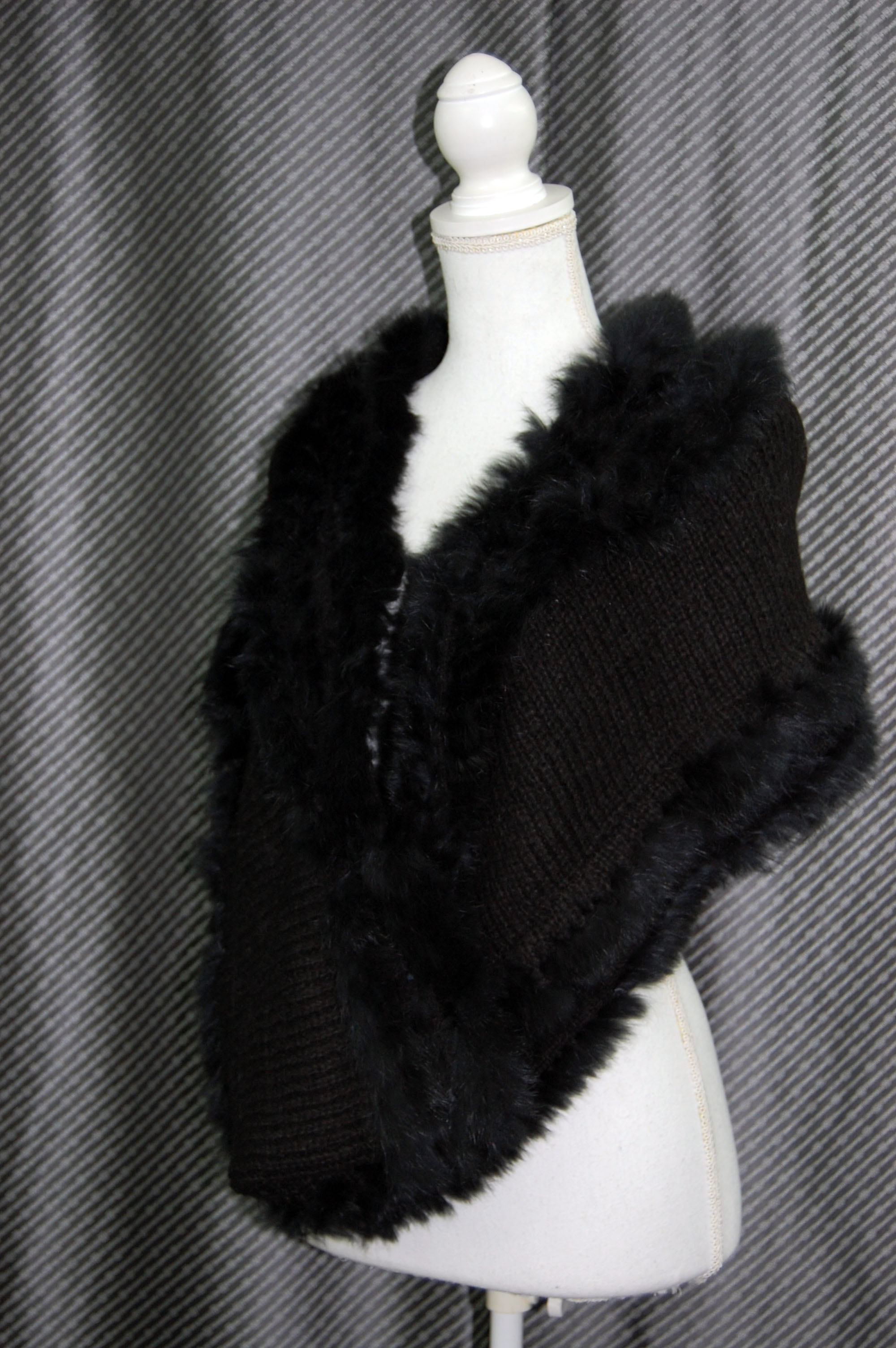 幅広ニットロングスヌード　ラビットトリムの画像