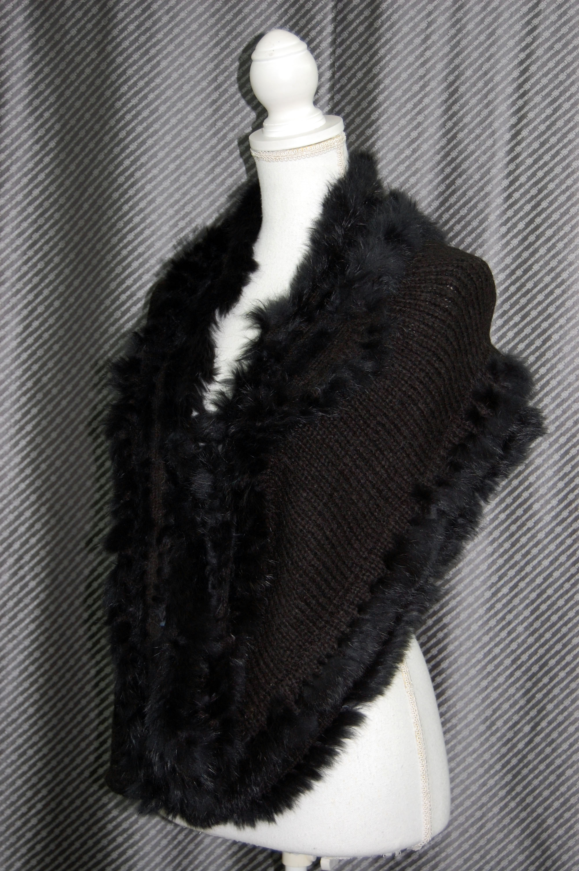 幅広ニットロングスヌード　ラビットトリムの画像