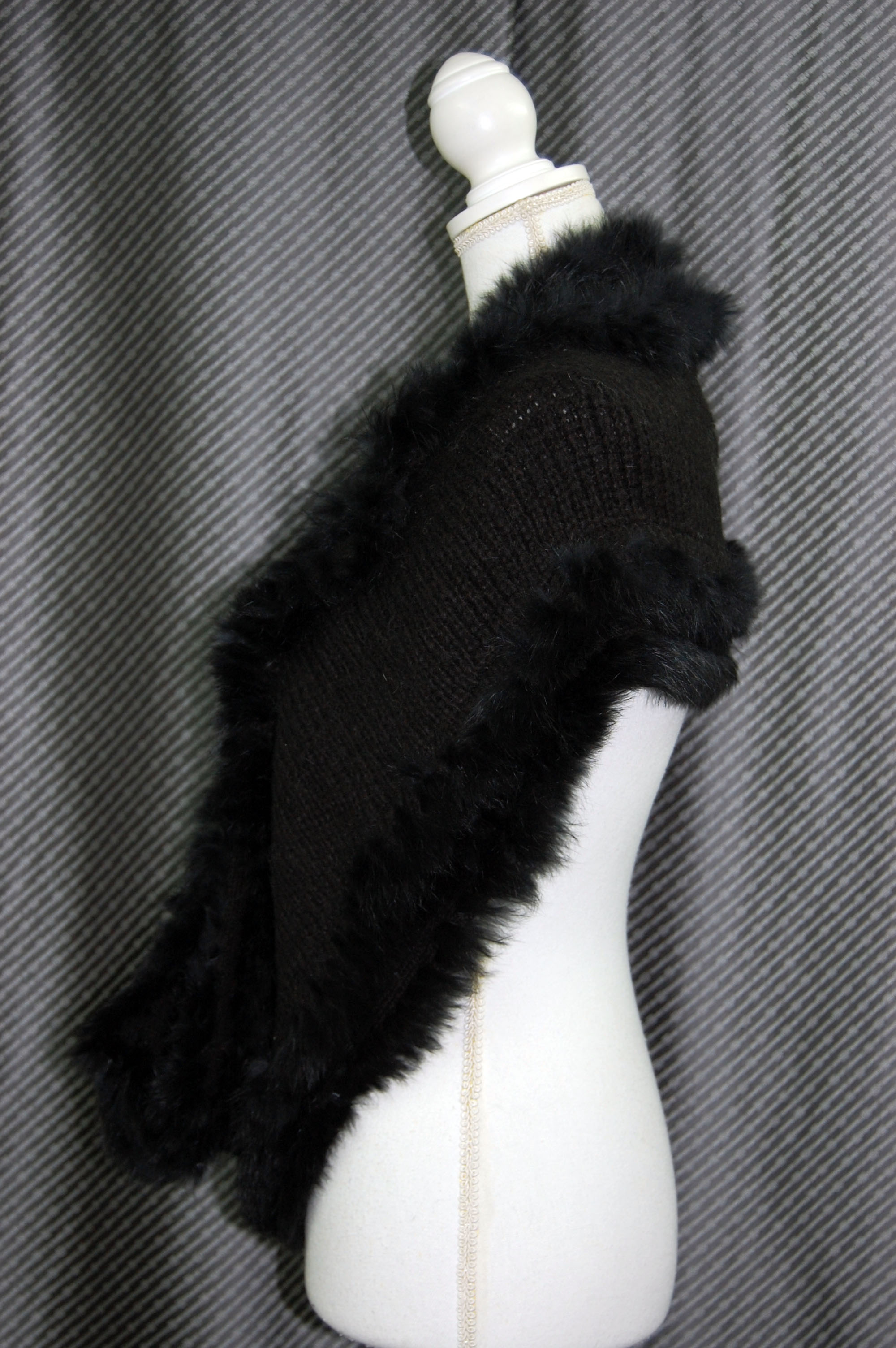 幅広ニットロングスヌード　ラビットトリムの画像