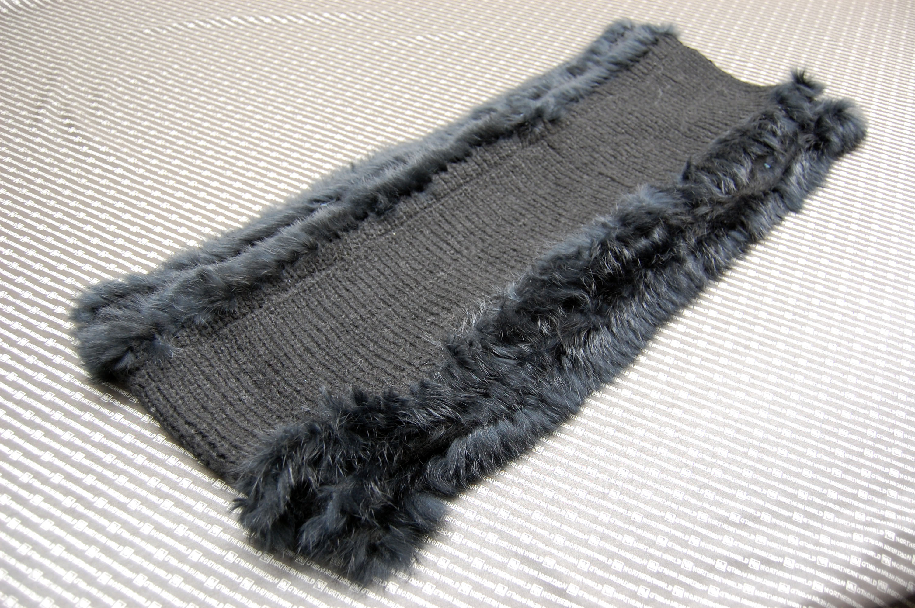 幅広ニットロングスヌード　ラビットトリムの画像