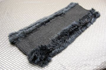 幅広ニットロングスヌード　ラビットトリムの画像