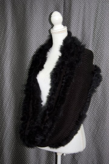 幅広ニットロングスヌード　ラビットトリムの画像