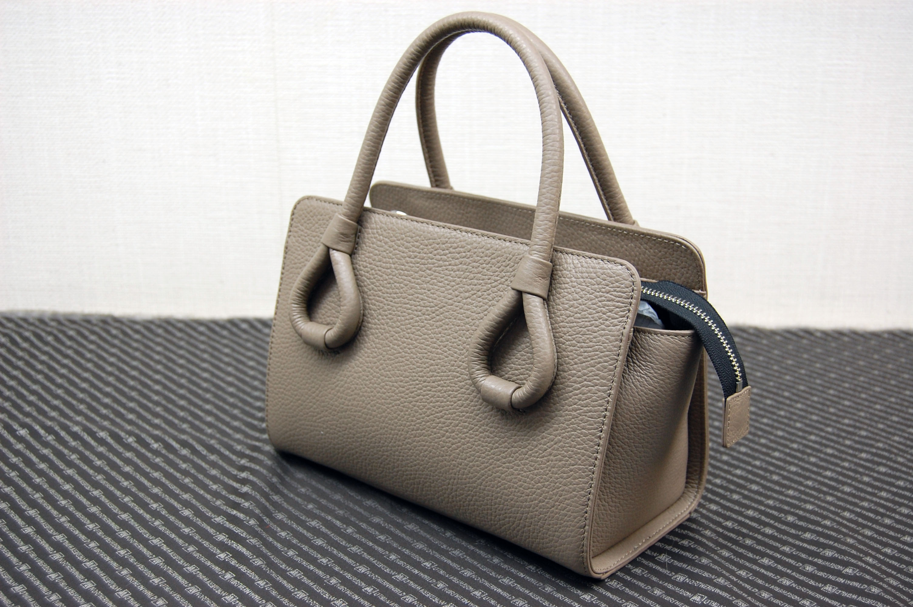 イタリアンカーフレザー　ミニトートバッグの画像