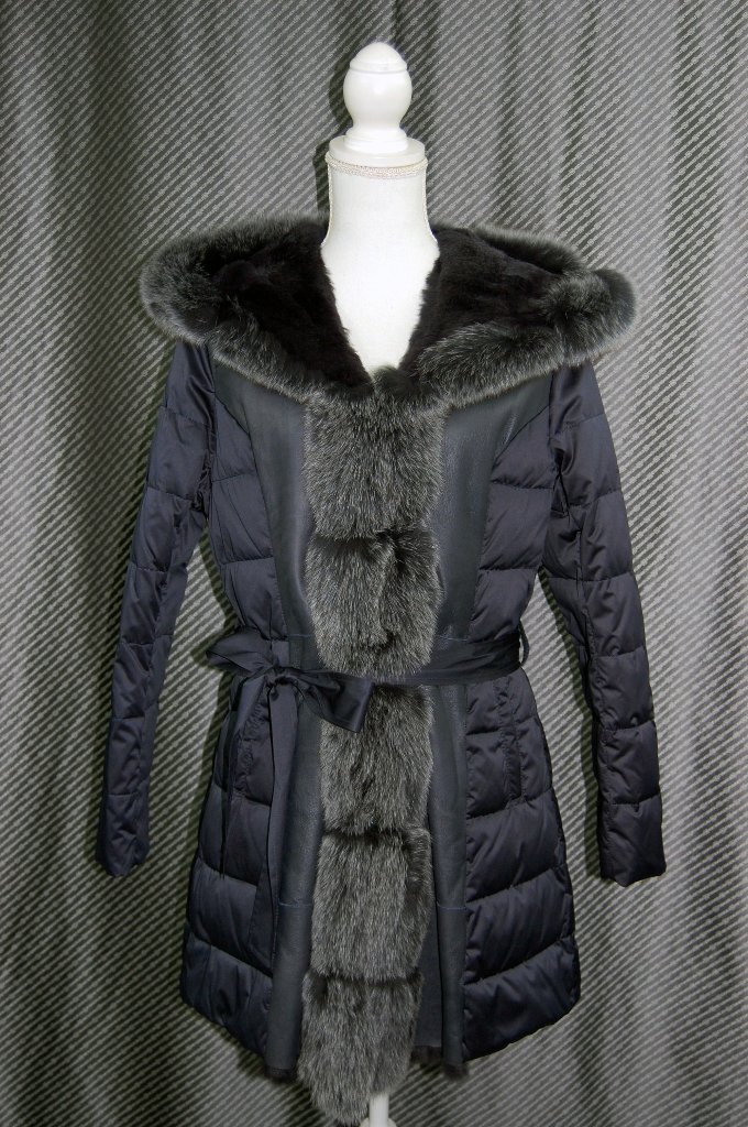 ラビットダブルフェイス＆ダウン　フーディーコート　Foxトリムの画像