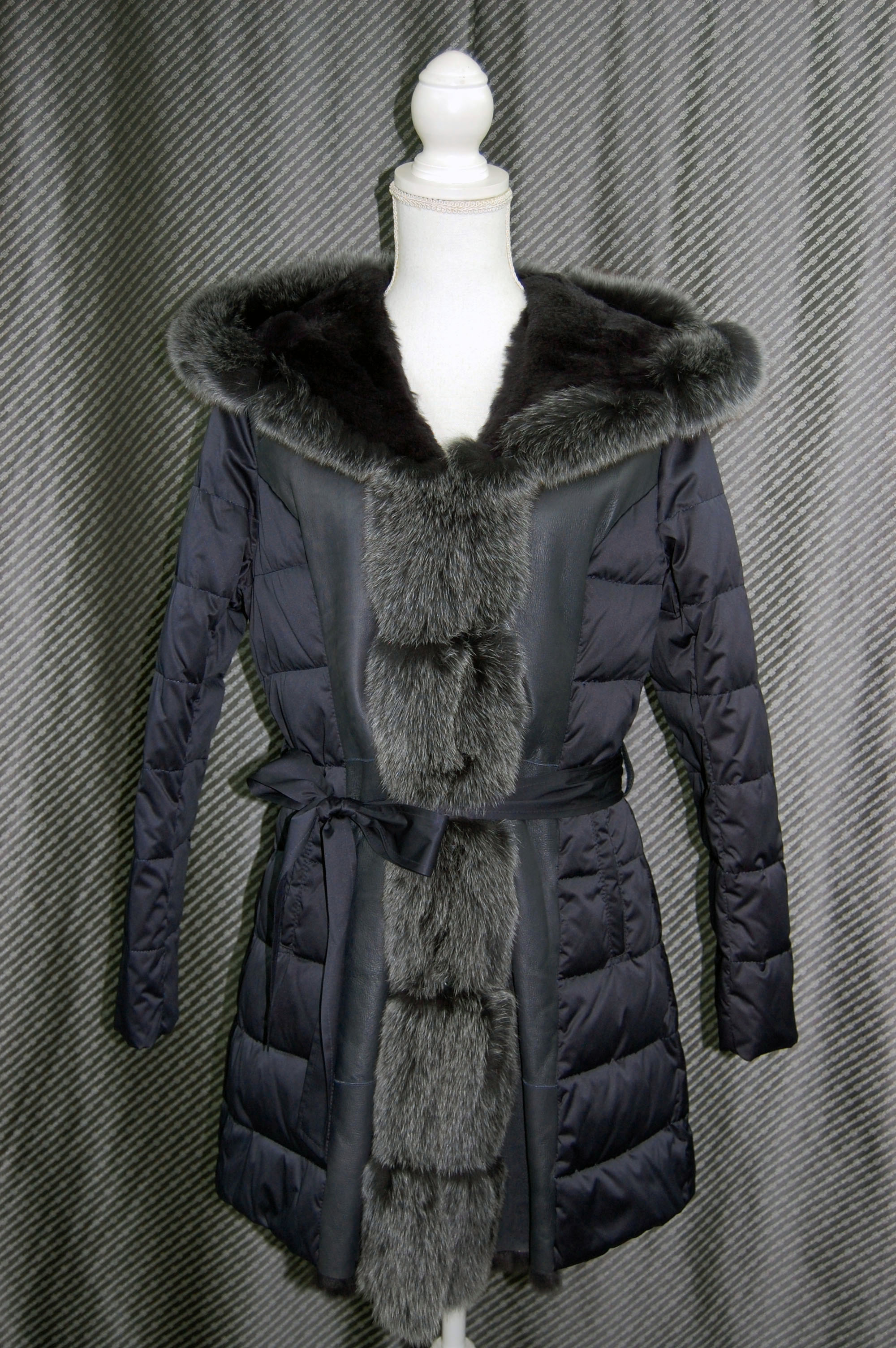 ラビットダブルフェイス＆ダウン　フーディーコート　Foxトリムの画像