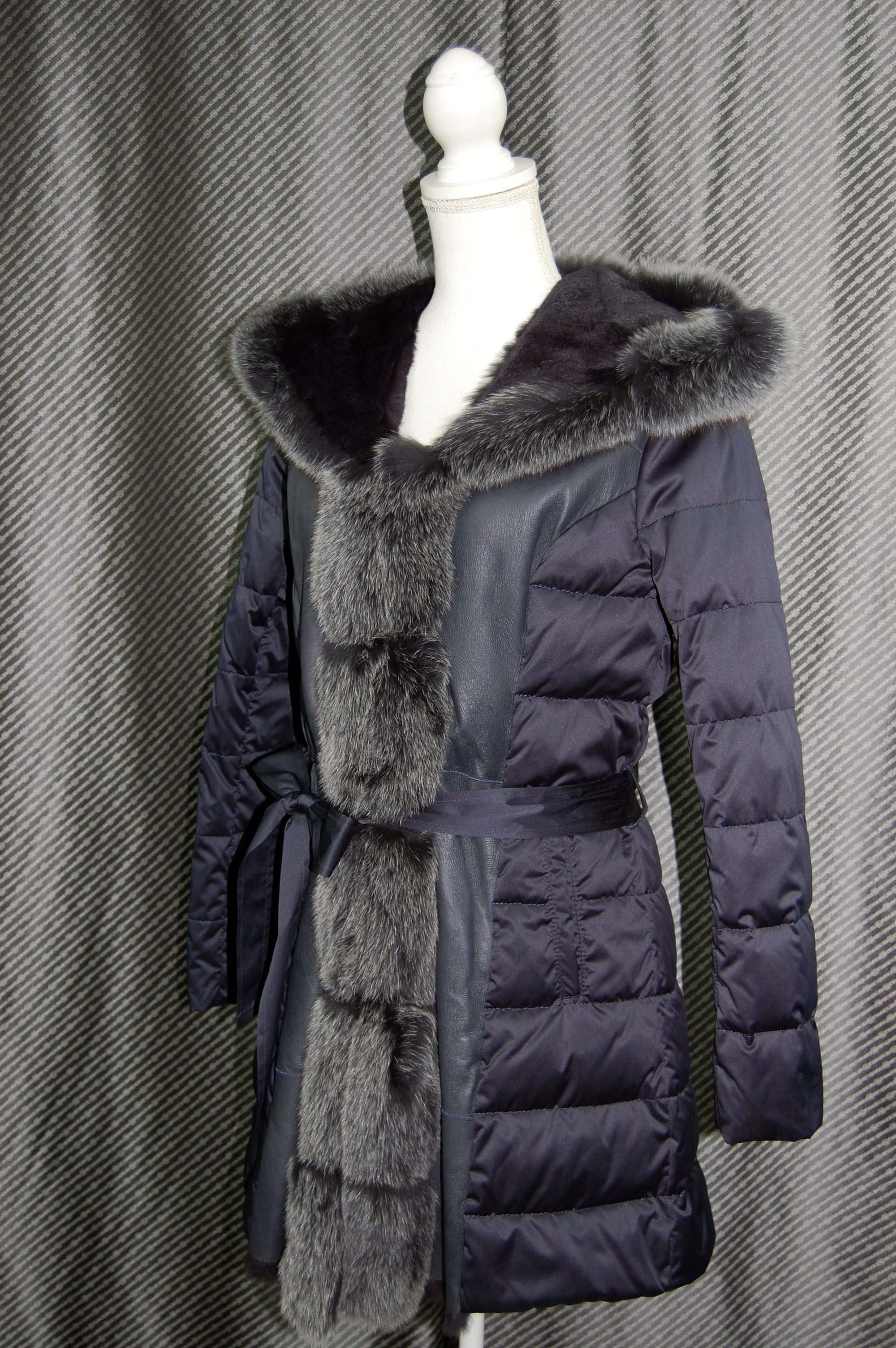 ラビットダブルフェイス＆ダウン　フーディーコート　Foxトリムの画像