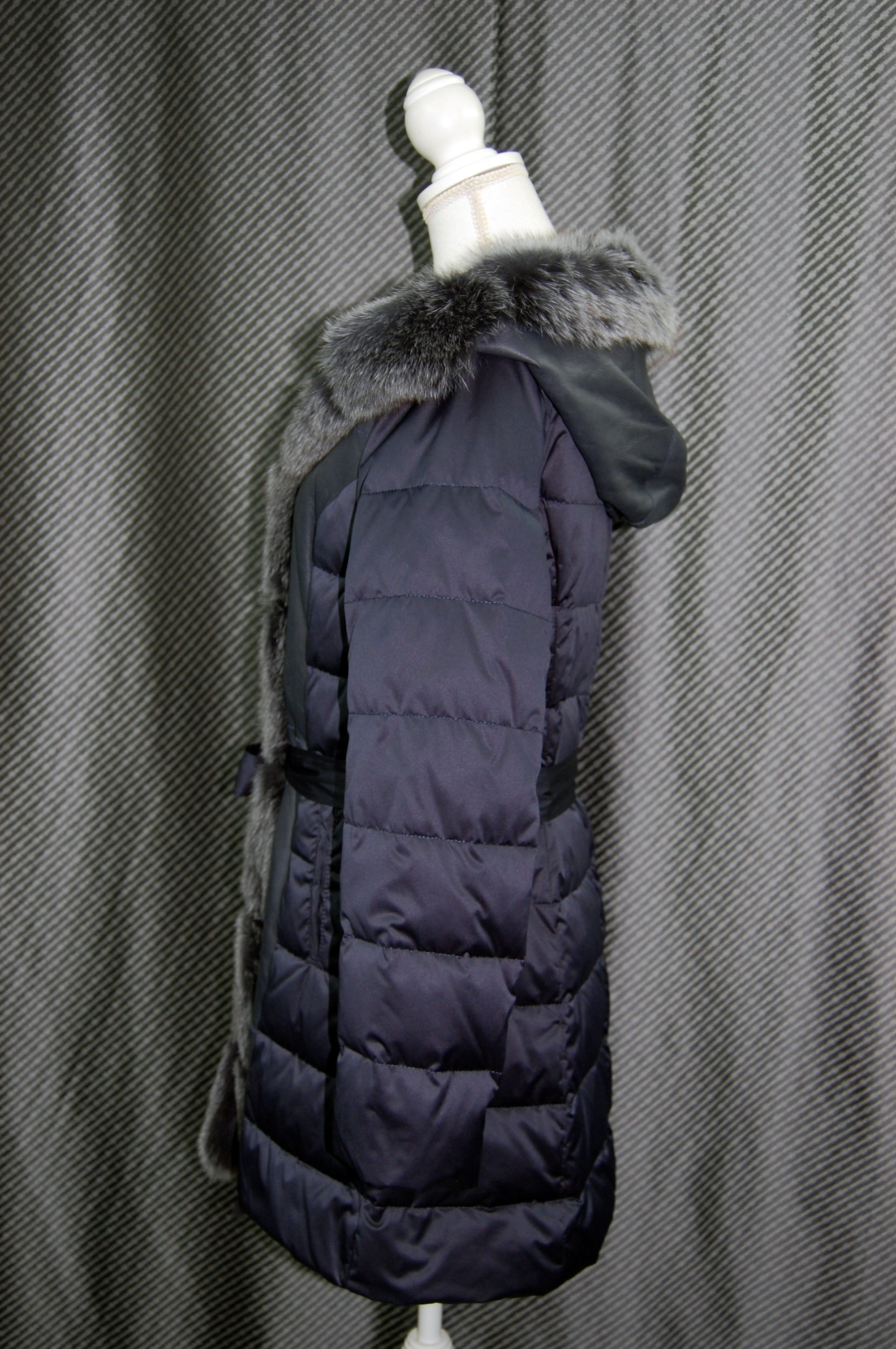 ラビットダブルフェイス＆ダウン　フーディーコート　Foxトリムの画像