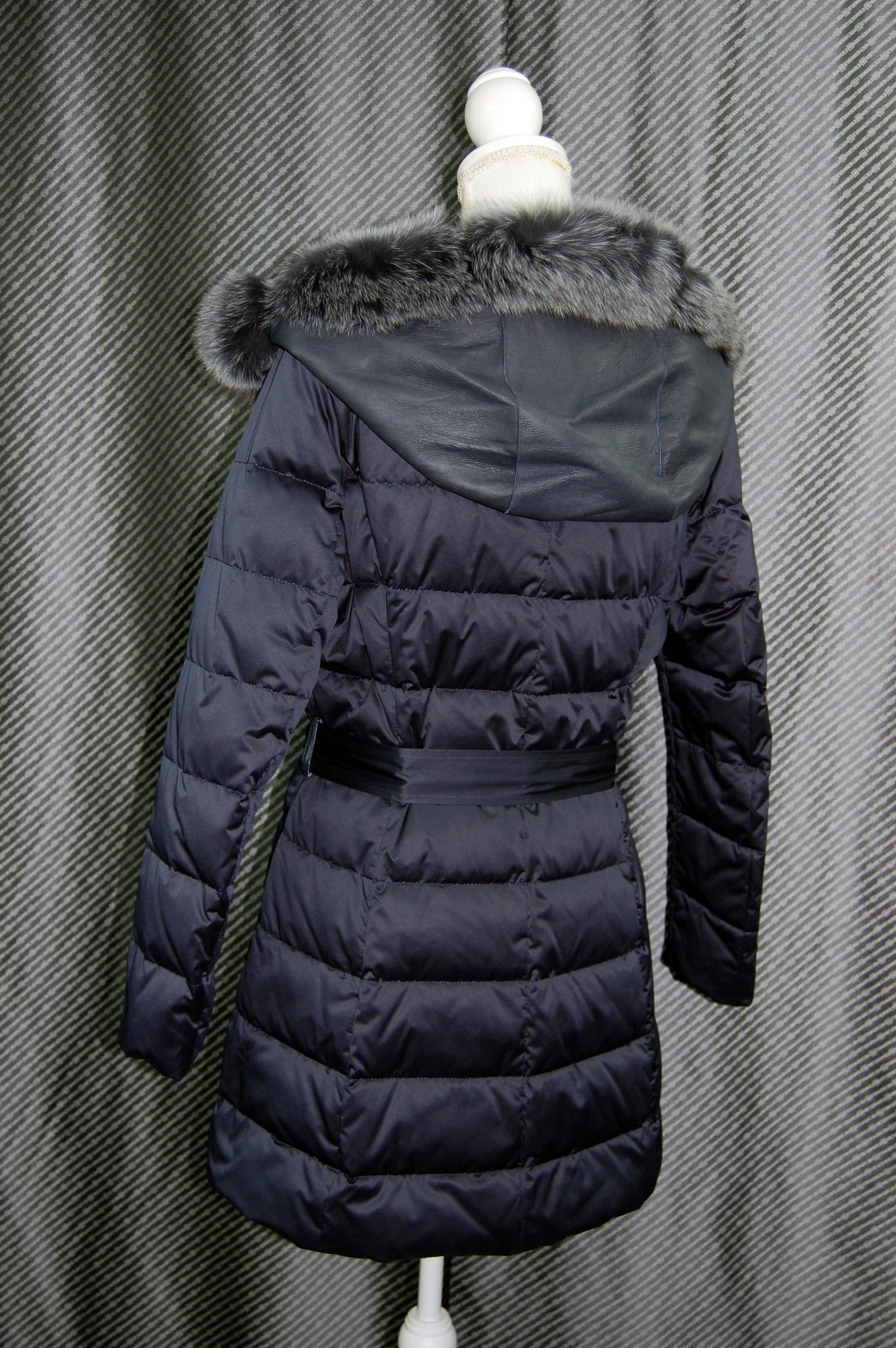 ラビットダブルフェイス＆ダウン　フーディーコート　Foxトリムの画像