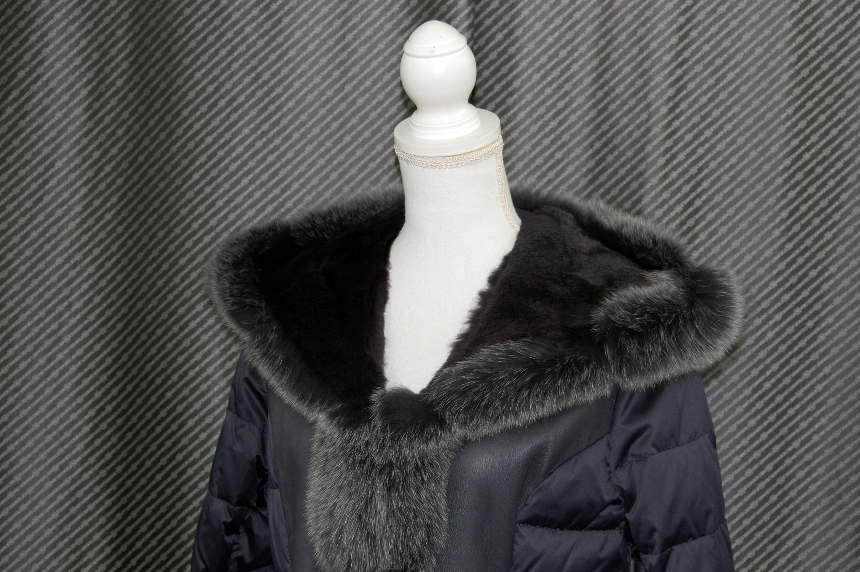 ラビットダブルフェイス＆ダウン　フーディーコート　Foxトリムの画像