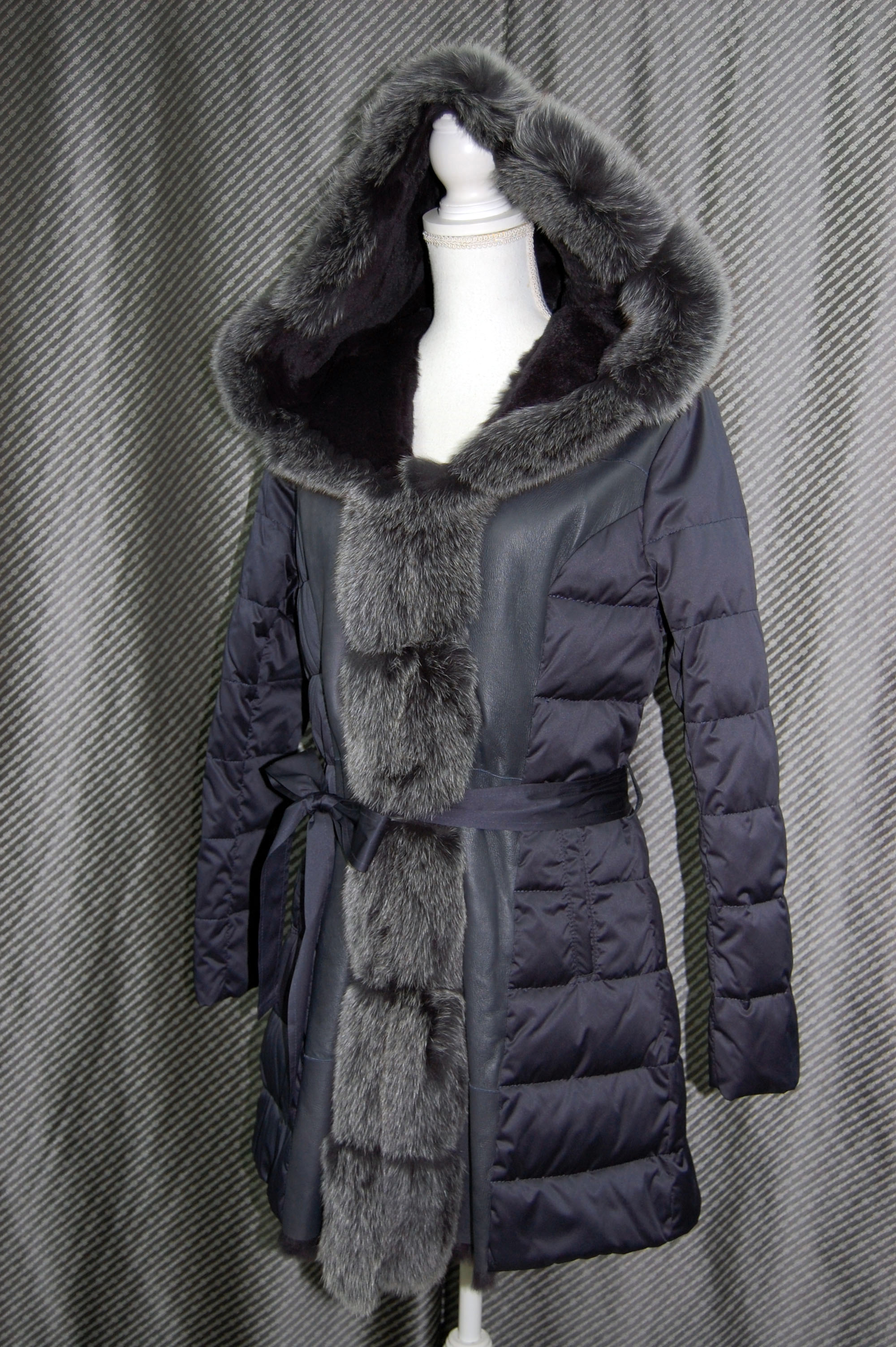 ラビットダブルフェイス＆ダウン　フーディーコート　Foxトリムの画像