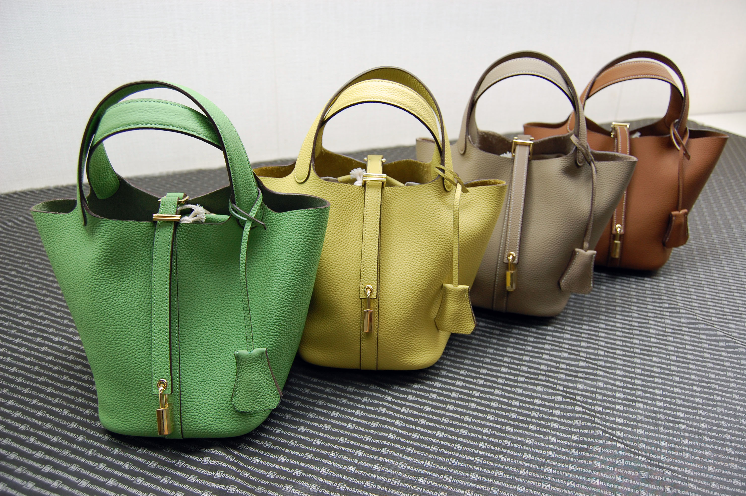 カーフレザー　インナーバッグ付バケットバッグの画像