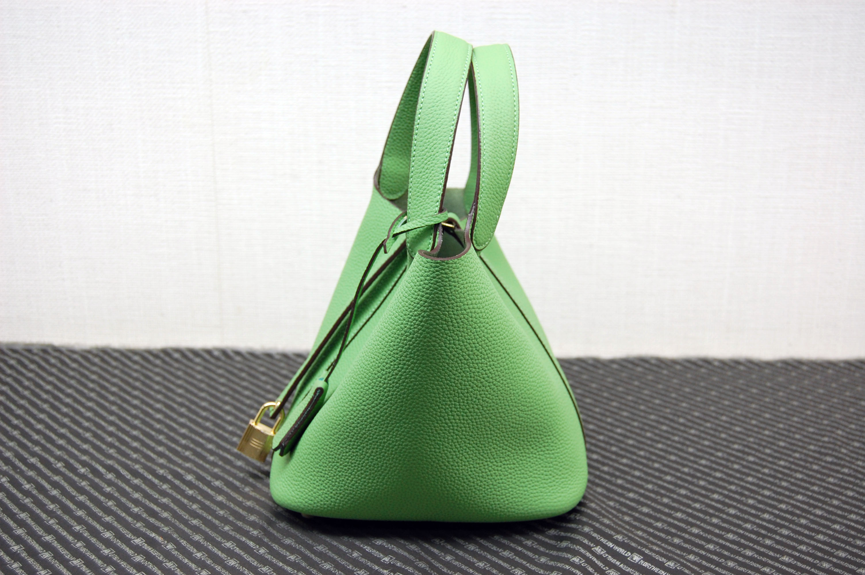 カーフレザー　インナーバッグ付バケットバッグの画像